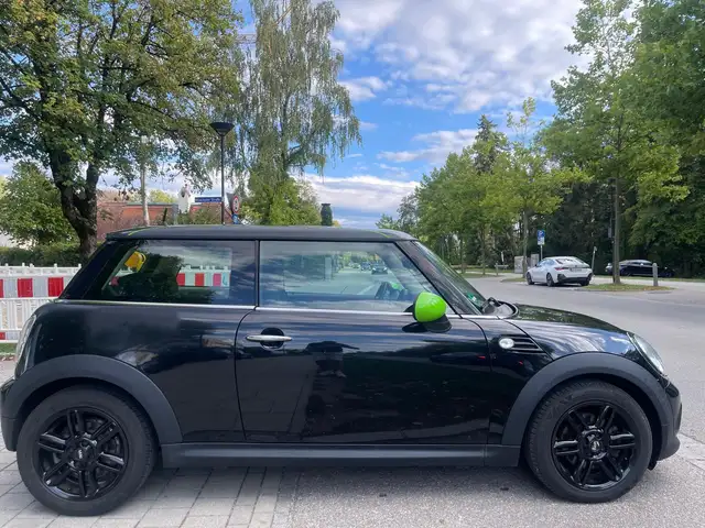 Mini Hatch view 6