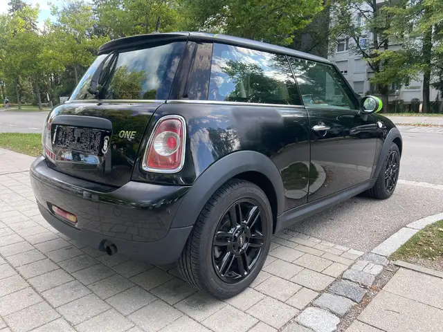 Mini Hatch view 5