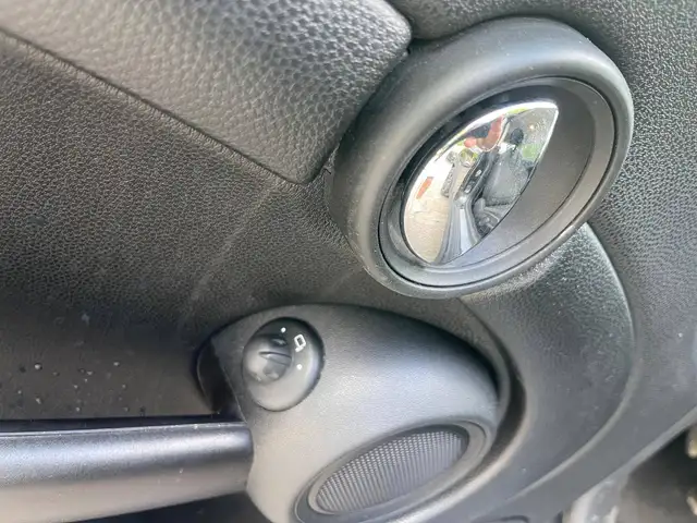 Mini Hatch view 19