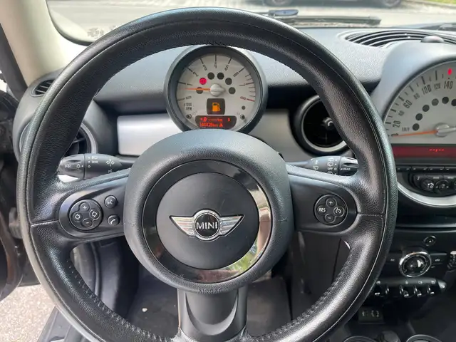 Mini Hatch view 10