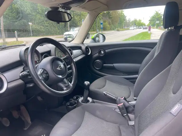 Mini Hatch view 9