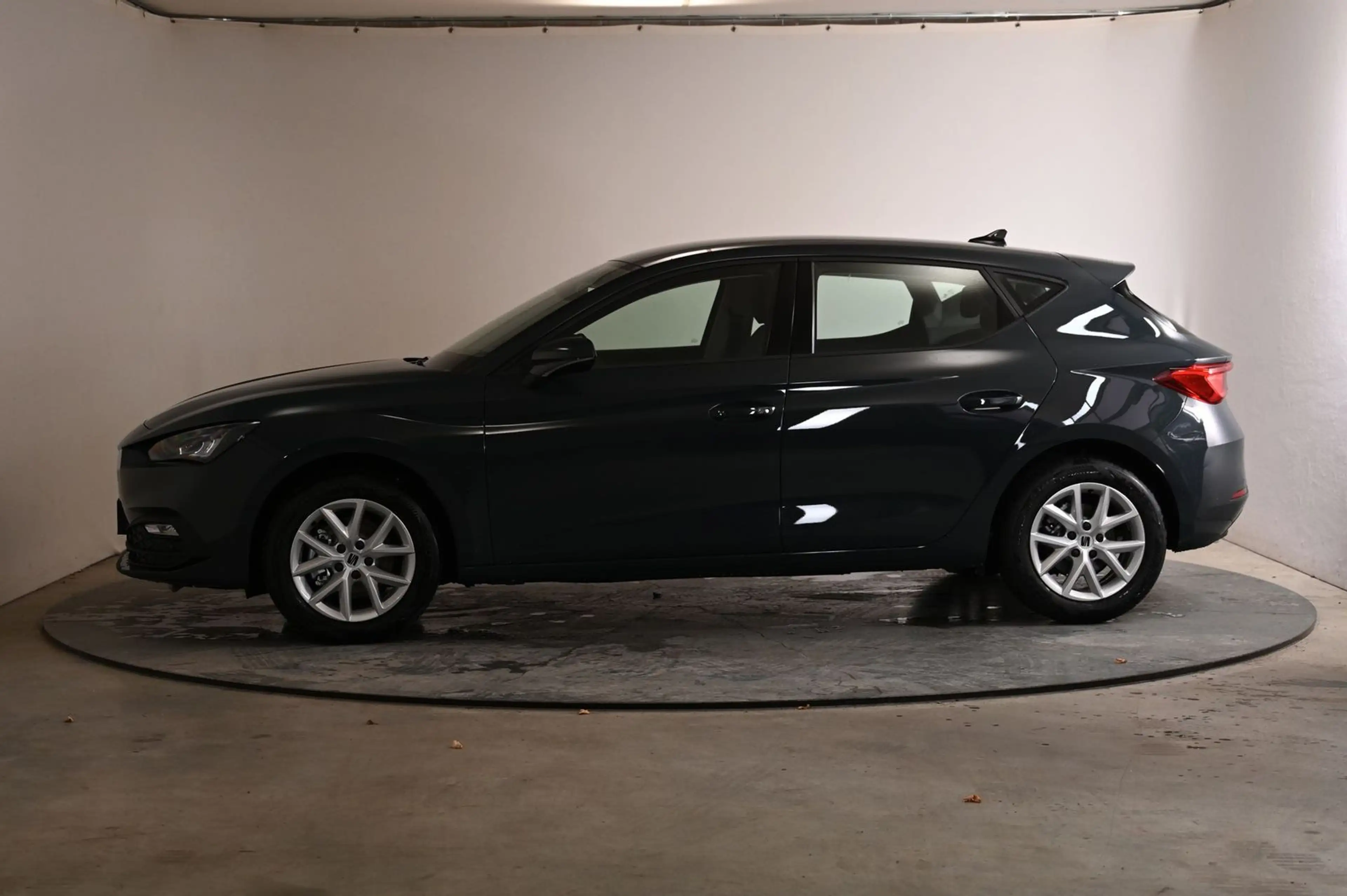 SEAT Leon Entry RFK|LED|Carplay|Klima|PDC|SHZ — photo 2