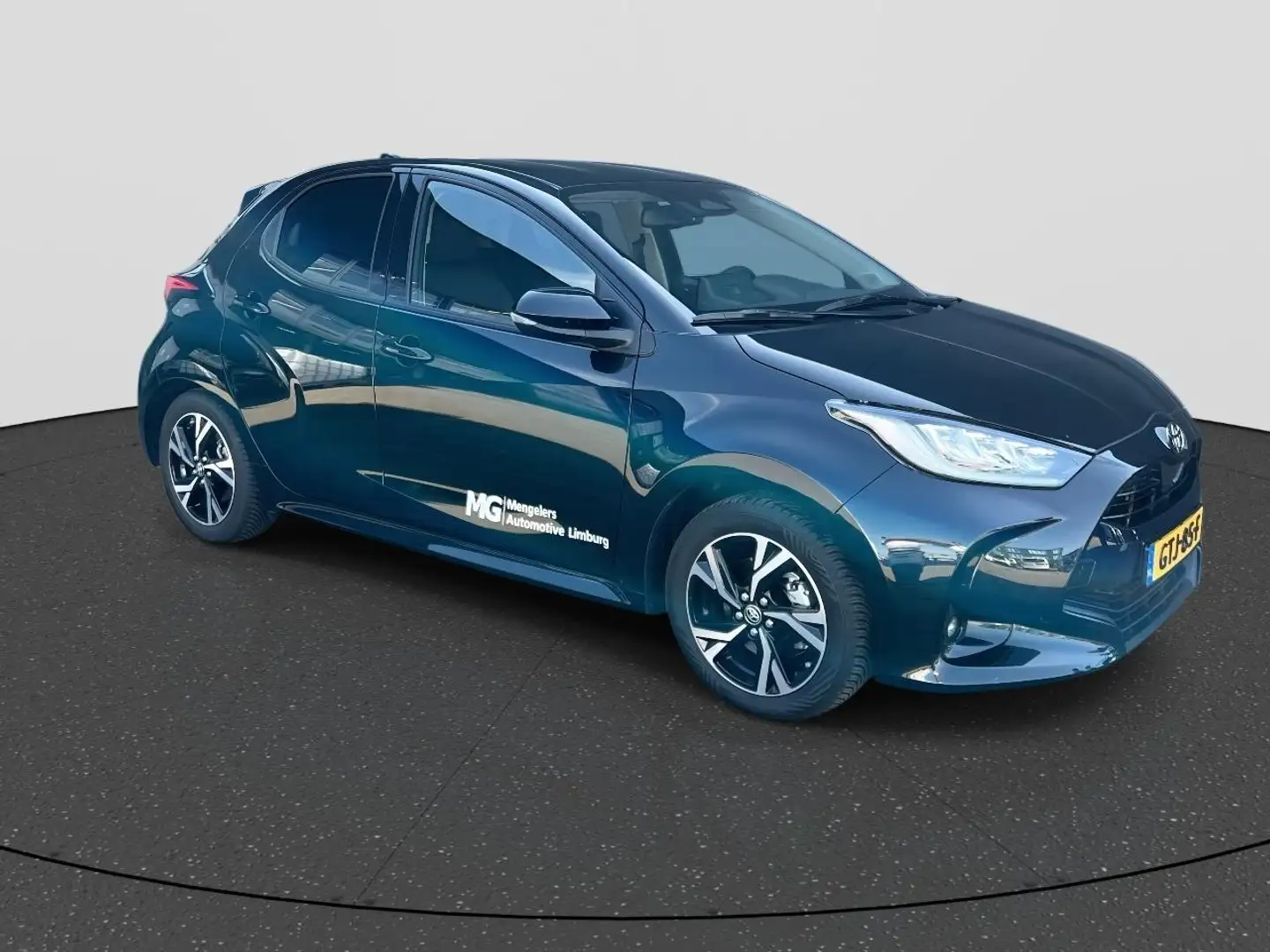 Toyota Yaris 1.5 Hybrid 115 Business Plus | Rijklaar | Zwart - 2