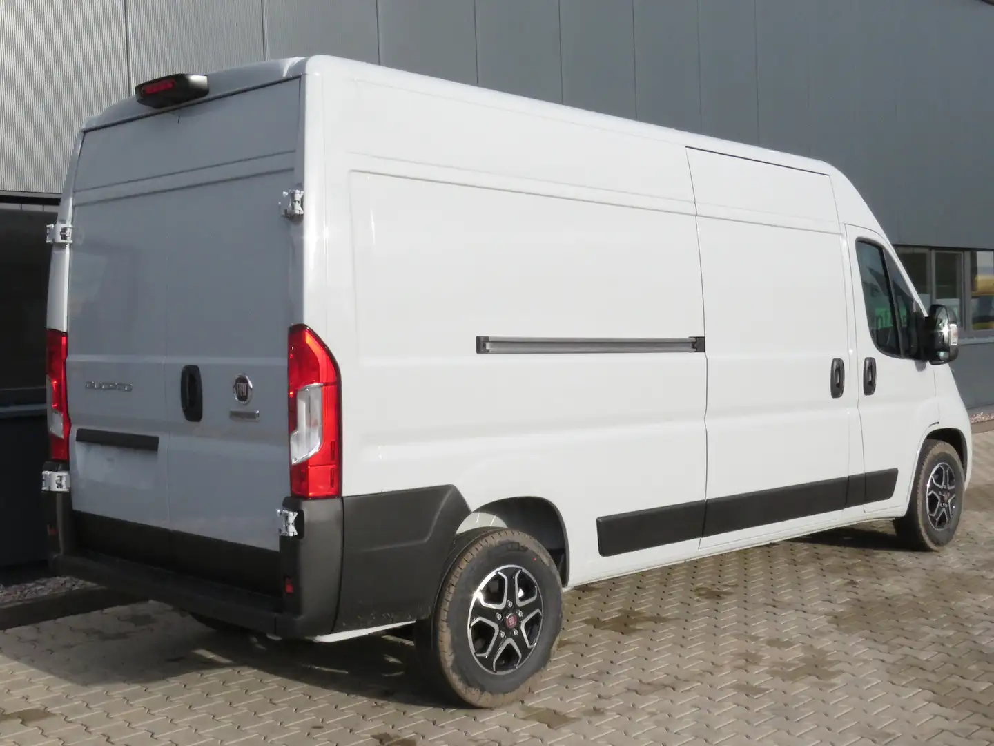 Fiat Ducato 35 L4H2 140 AT / Einzelsitze+10-Zoll-Navi Šedá - 2