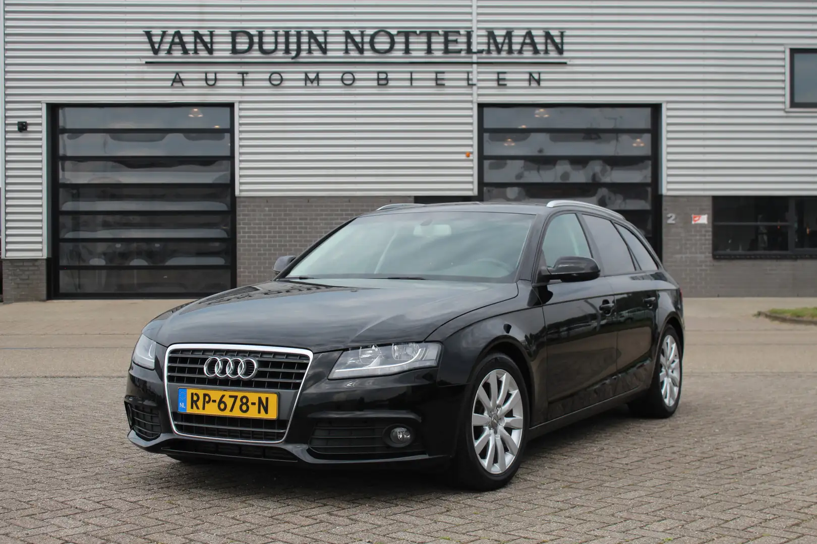 Audi A4 Avant 1.8 TFSI Pro Line / Navigatie / Stoelverwarm Fekete - 1