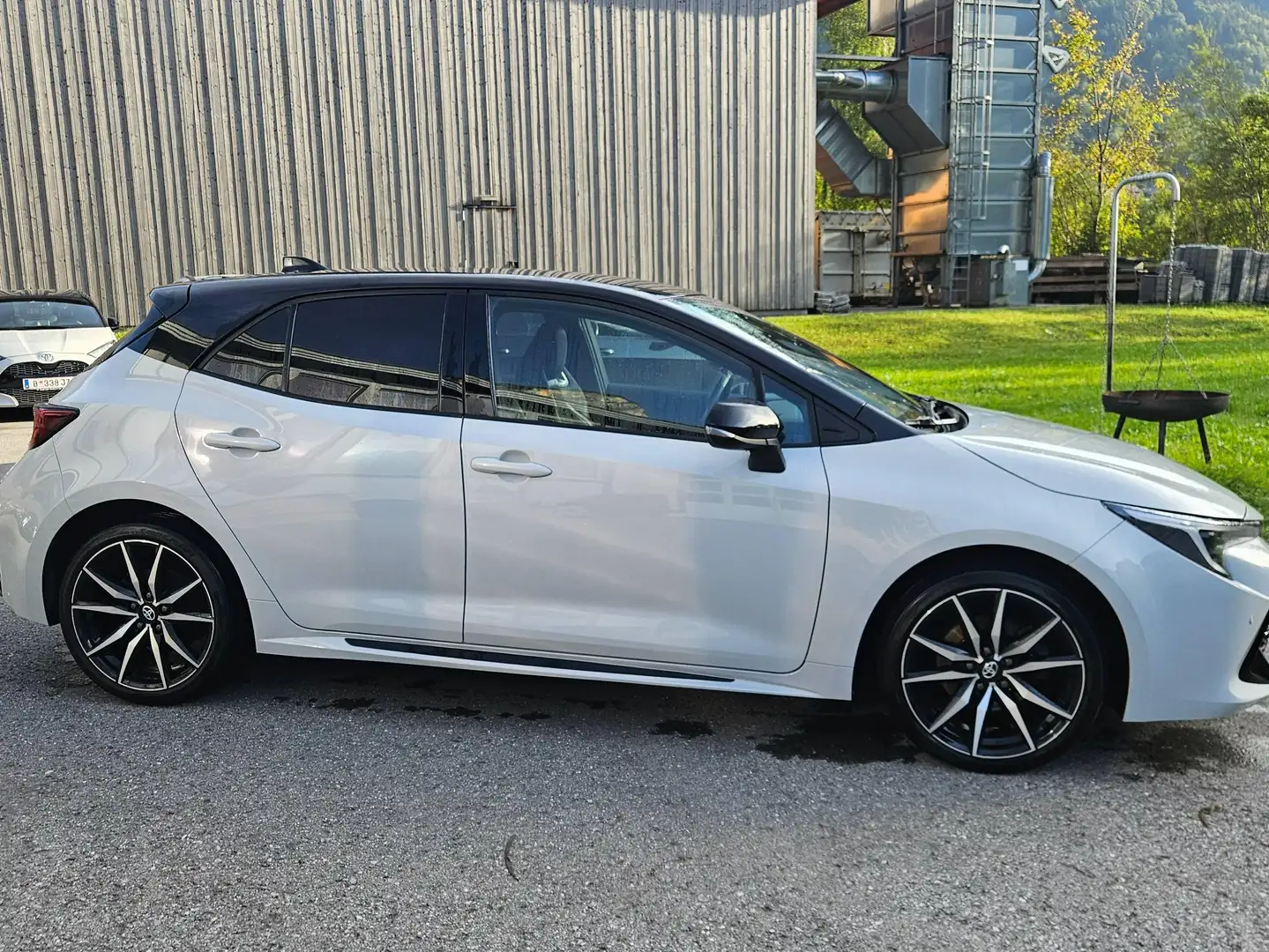 Toyota Corolla GR-Sport 2.0l Hybrid Grau - 2