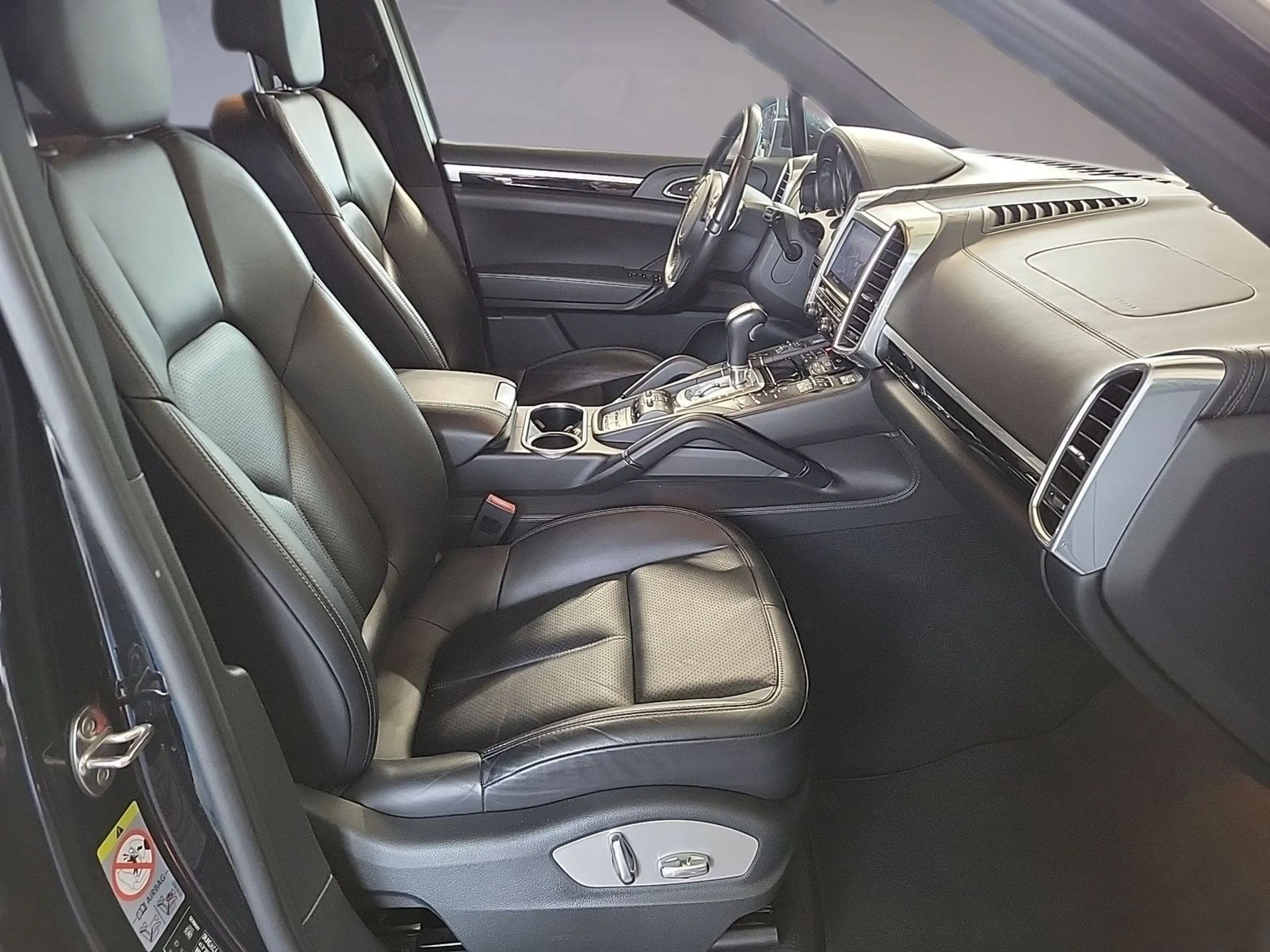 Porsche Cayenne 3.0d*8xBEREIFT*LEDER*LUFT*XENON — photo 12