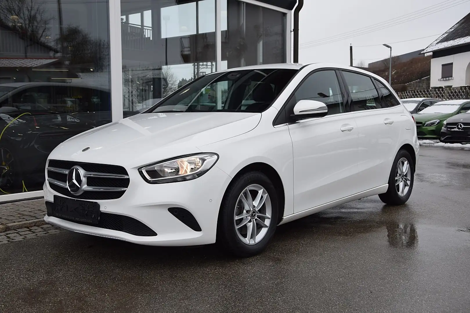 Mercedes-Benz B 180 d Aut. *Style-Paket* Weiß - 2
