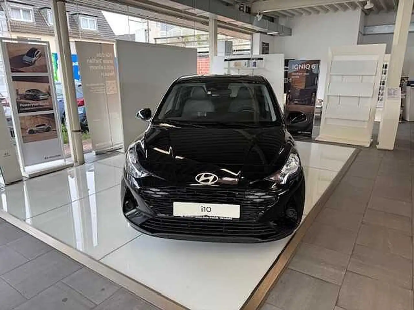 Hyundai i10 1.2 AMT Comfort Plus*Navi*Klimaa.*PDC*Kamera Schwarz - 2
