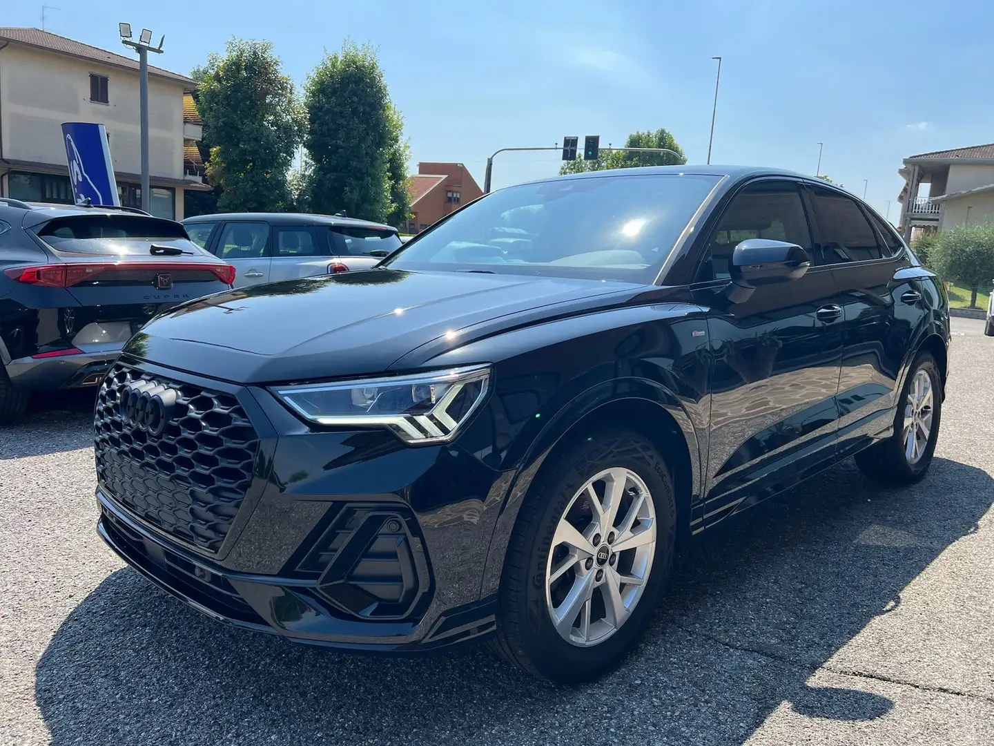 Audi Q3 Q3 Sportback 35 1.5 tfsi S line edition Sline SPB Zwart - 1