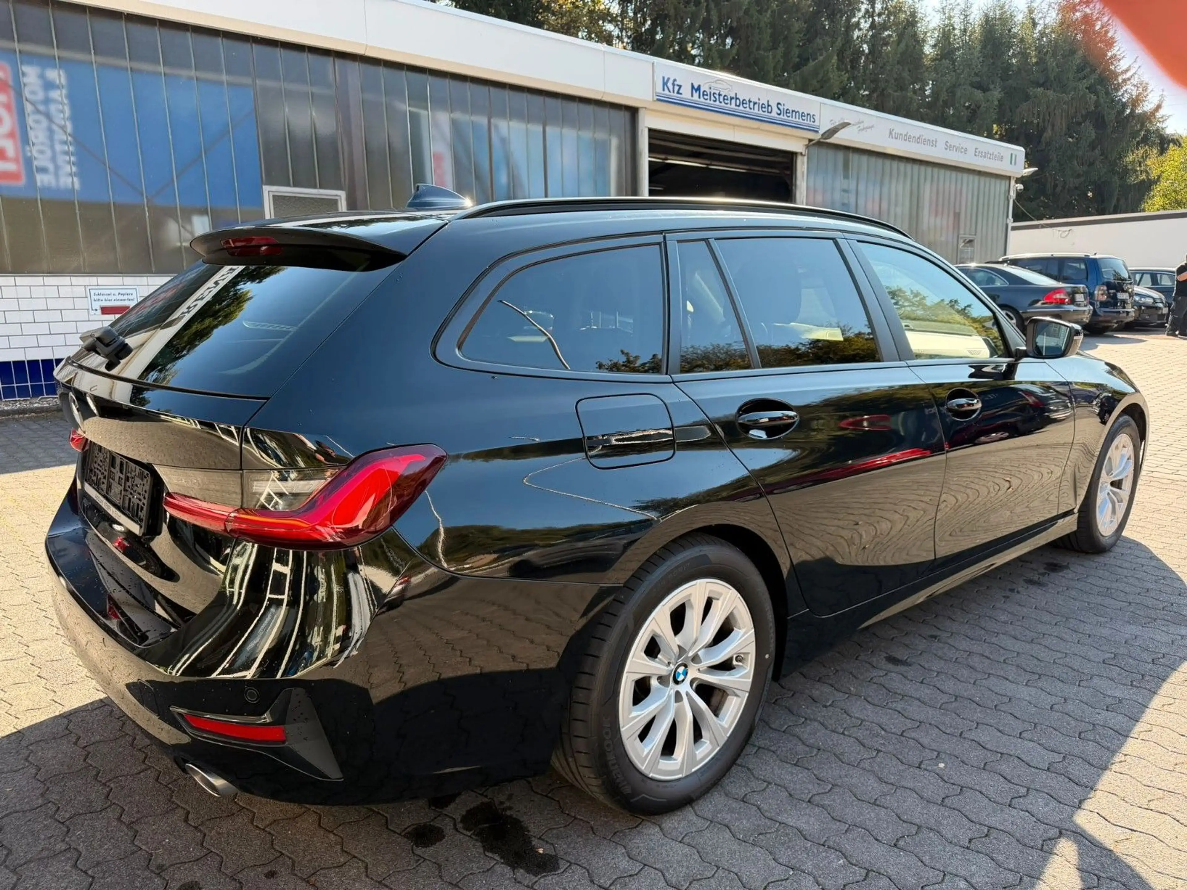 BMW 318 Touring, schw. AHK, PDC, SZ, 1. Hand — photo 6