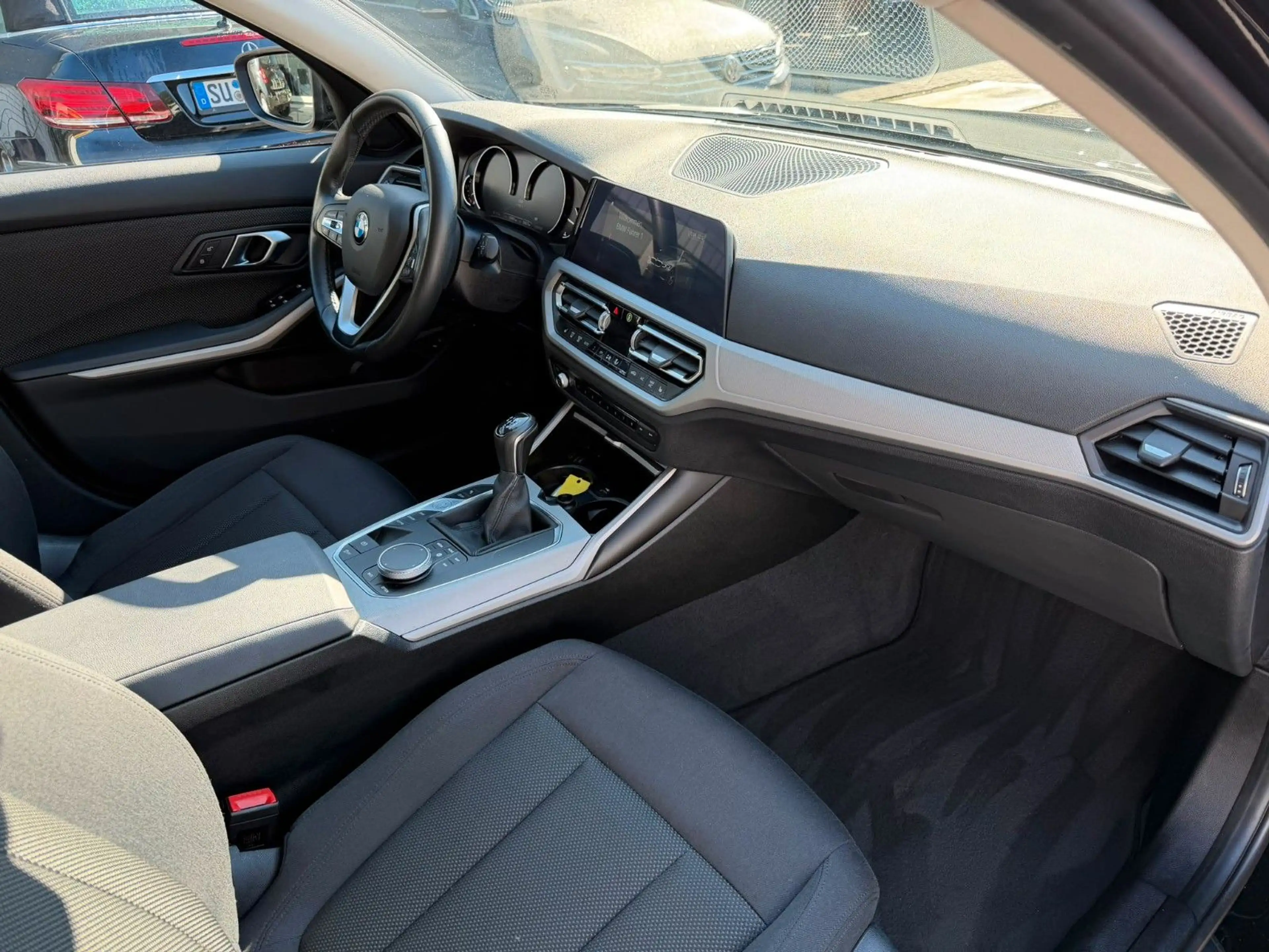 BMW 318 Touring, schw. AHK, PDC, SZ, 1. Hand — photo 13