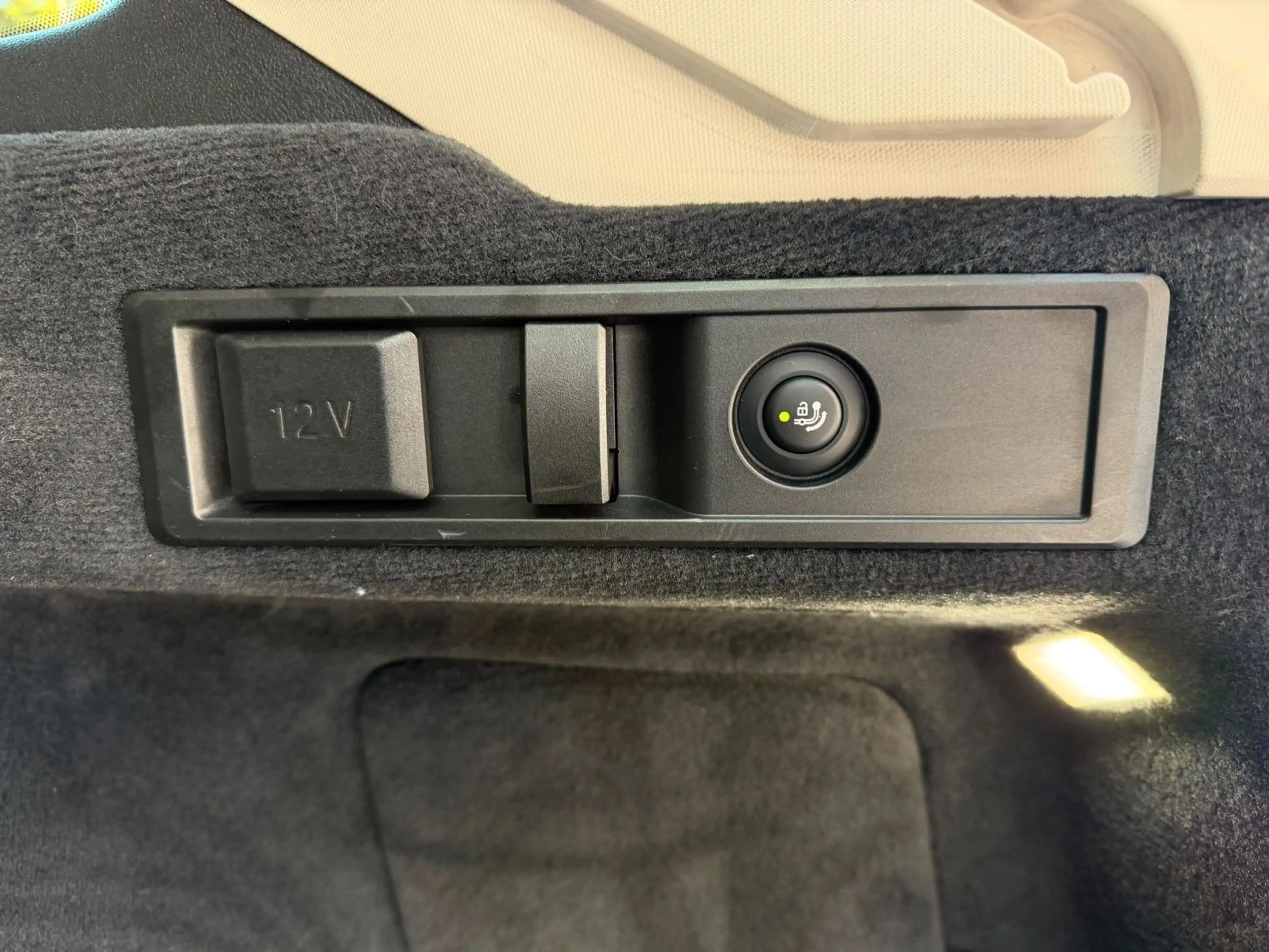 BMW 318 Touring, schw. AHK, PDC, SZ, 1. Hand — photo 15