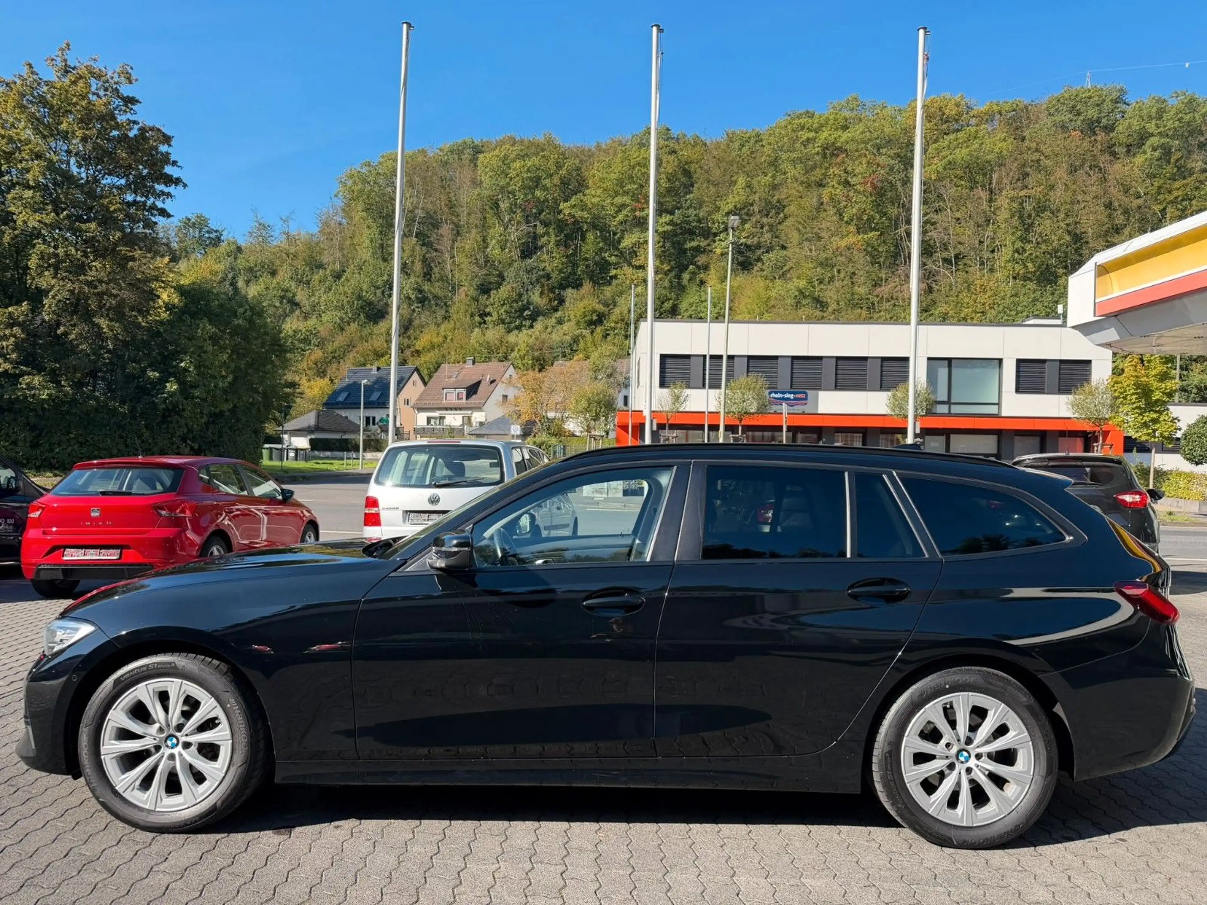 BMW 318 Touring, schw. AHK, PDC, SZ, 1. Hand — photo 2