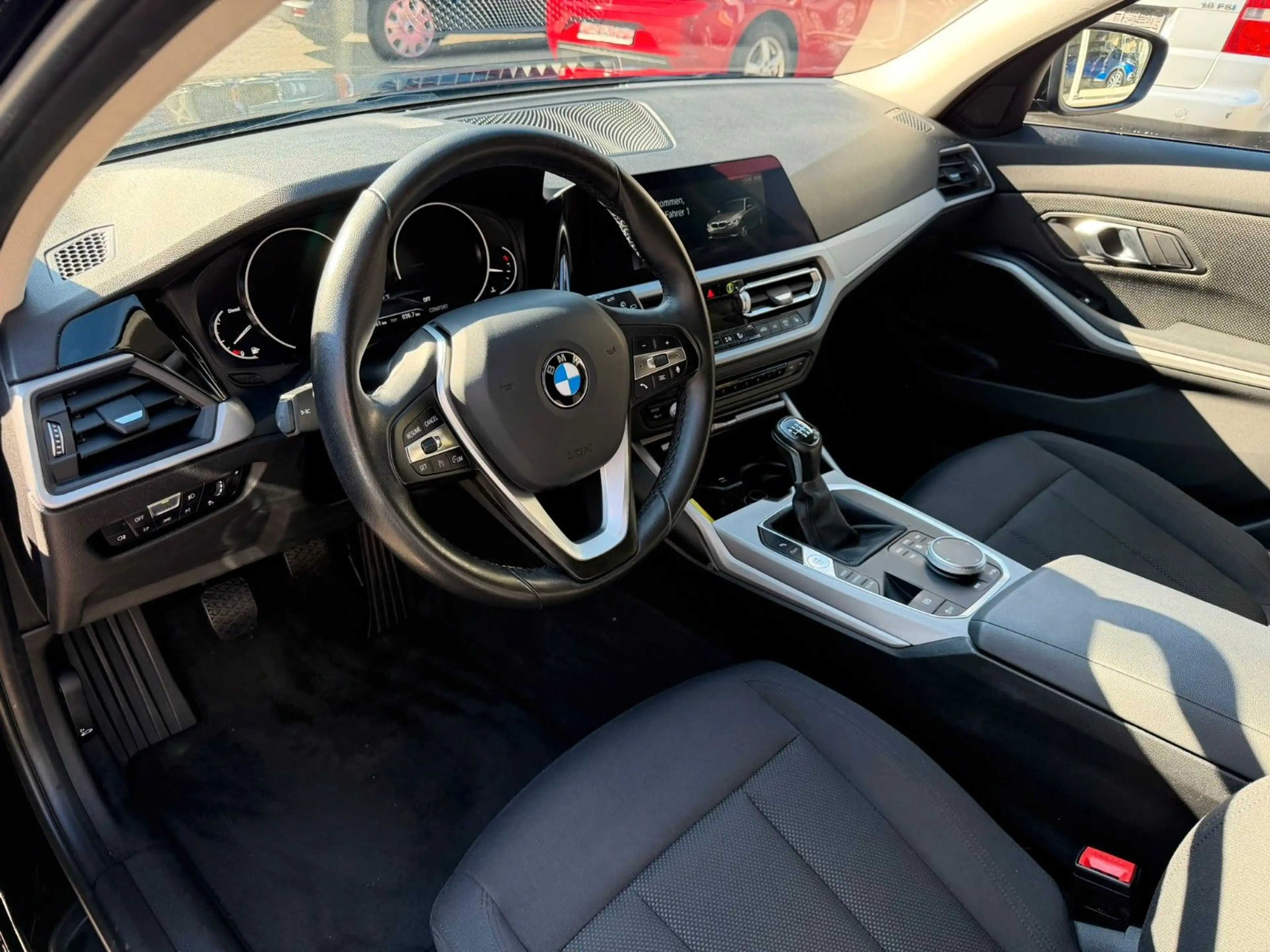 BMW 318 Touring, schw. AHK, PDC, SZ, 1. Hand — photo 8