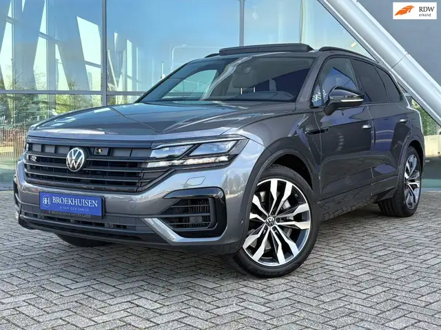Volkswagen Touareg 3.0 TSi 4MOTION R 463pk Luchtvering / Trekhaak / M