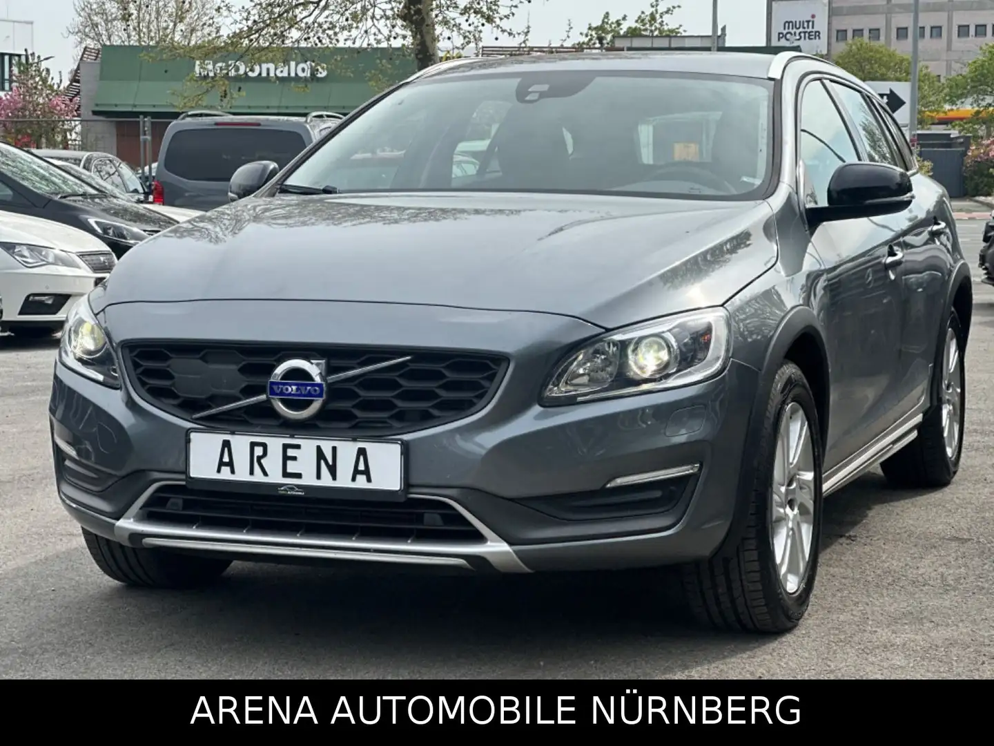 Volvo V60 Cross Country Momentum*Aut.*Ahk*Navi*Xenon Gris - 1