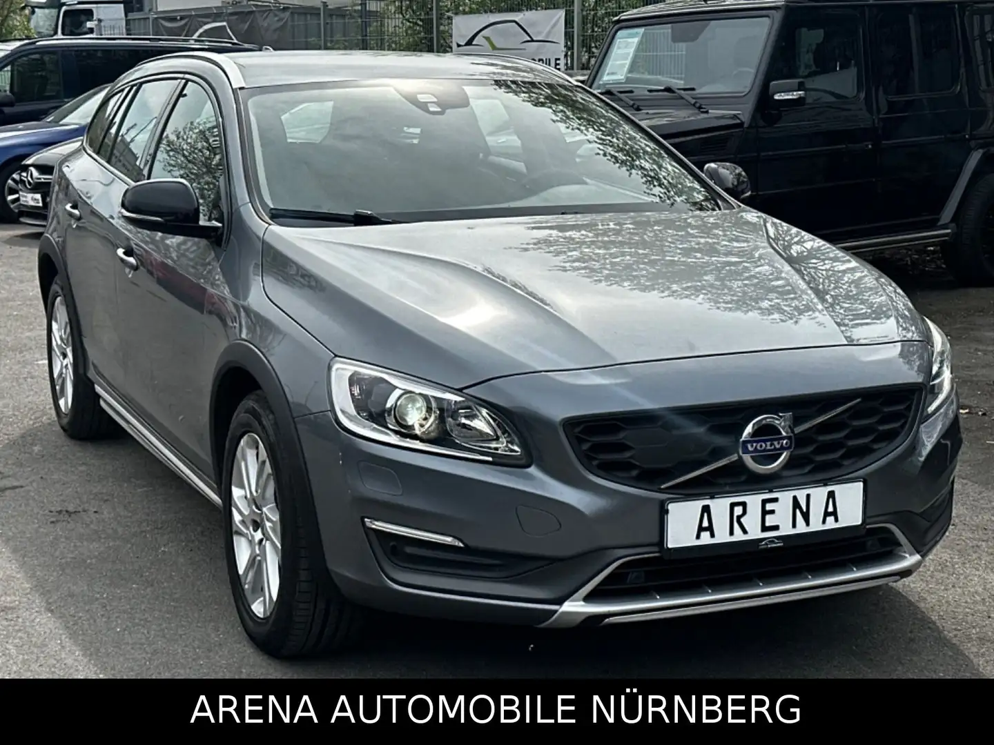 Volvo V60 Cross Country Momentum*Aut.*Ahk*Navi*Xenon Gris - 2