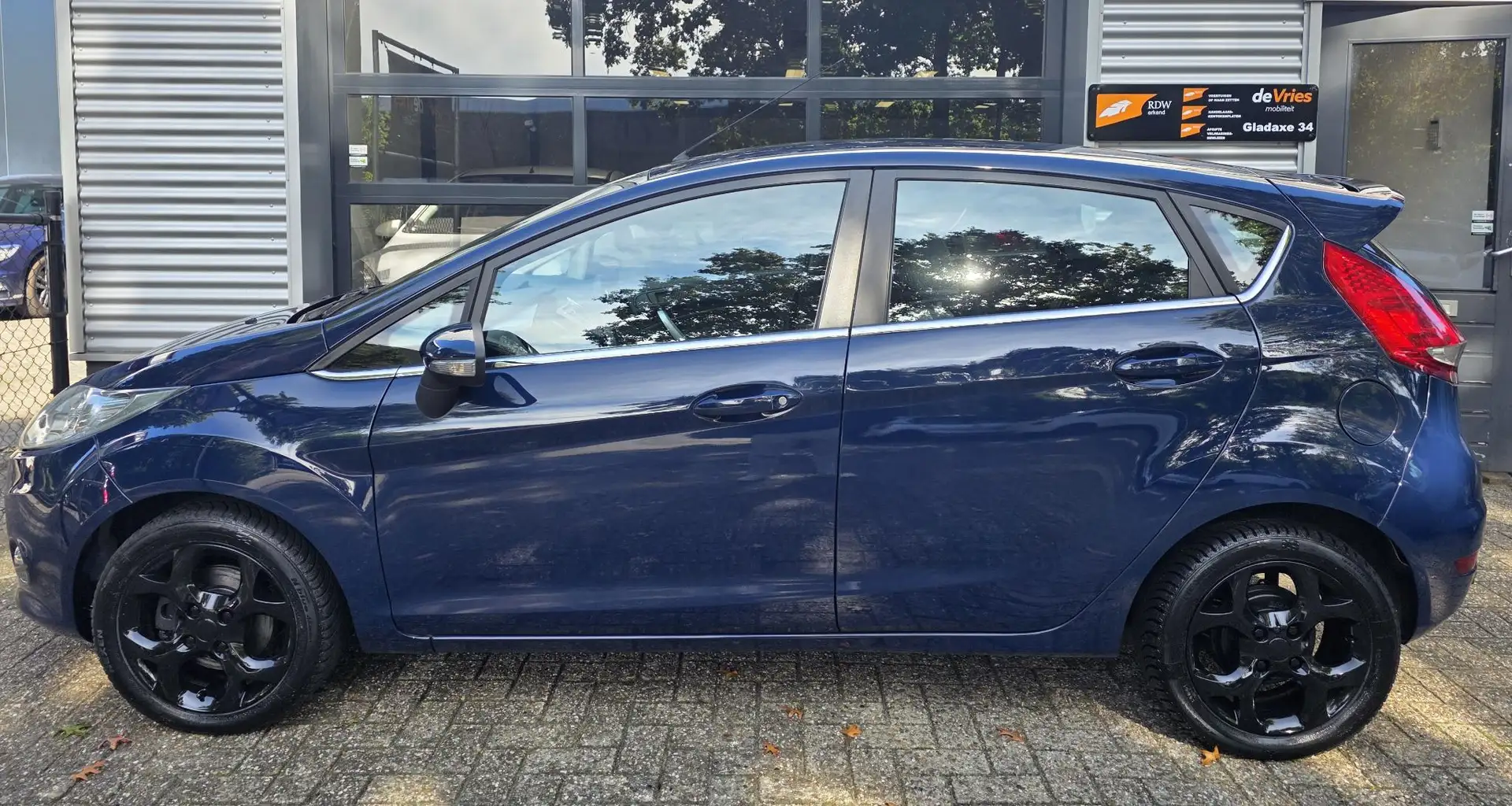 Ford Fiesta 1.25 Titanium **ST-PAKKET** Blauw - 2