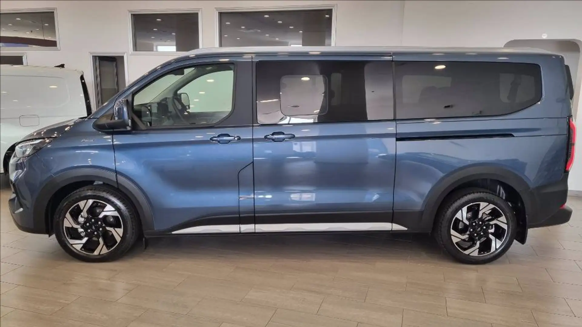 Ford Tourneo Custom V710 320 2.0 ecoblue 170cv Active L2H1 A8 Bleu - 2