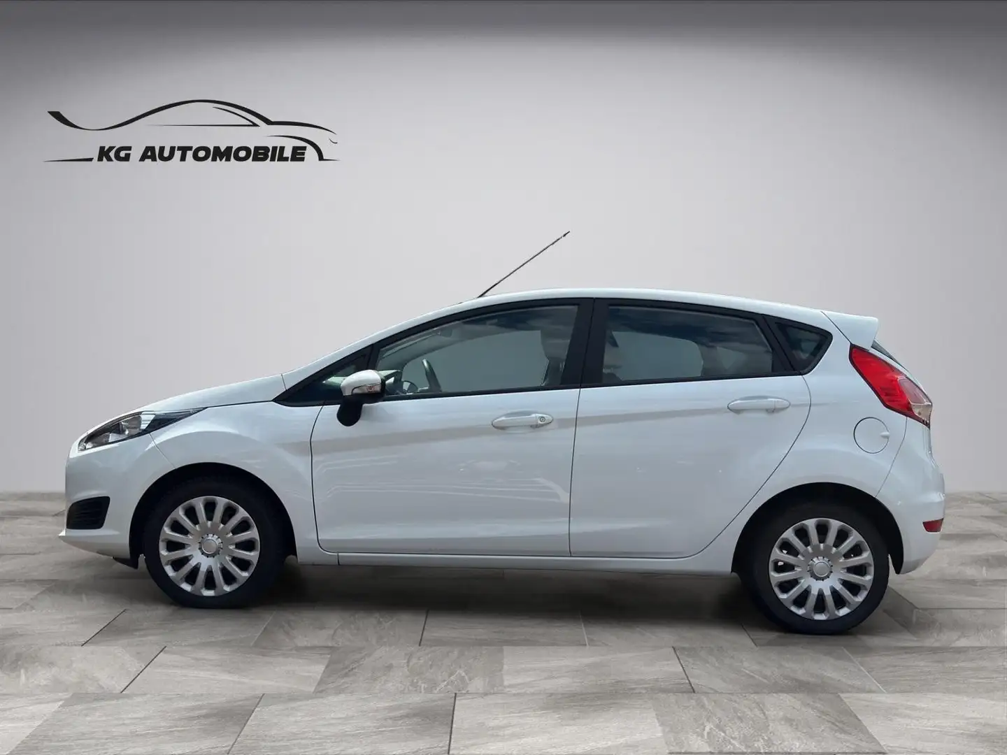 Ford Fiesta Trend 1,25 SERVICE NEU Wit - 2
