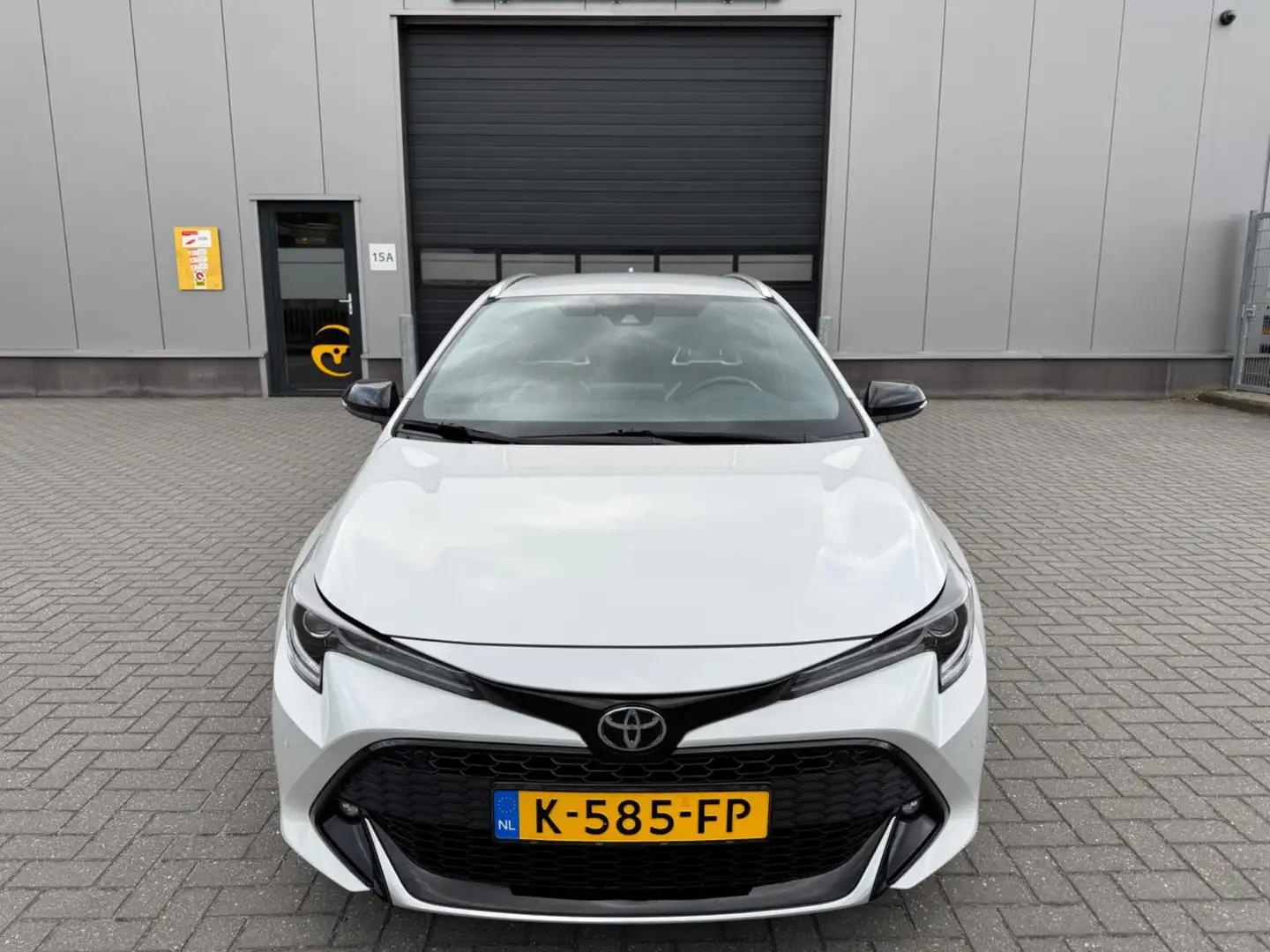Toyota Corolla Touring Sports 1.8 Hybrid GR-Sport Grijs - 2