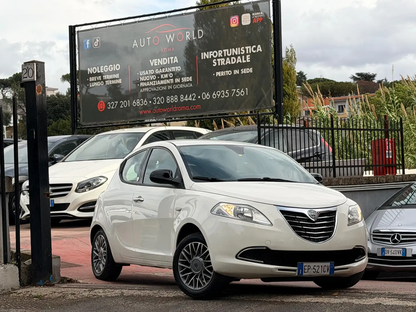 Lancia Ypsilon Ypsilon 1.2 EcoChic GPL Bianco - 1