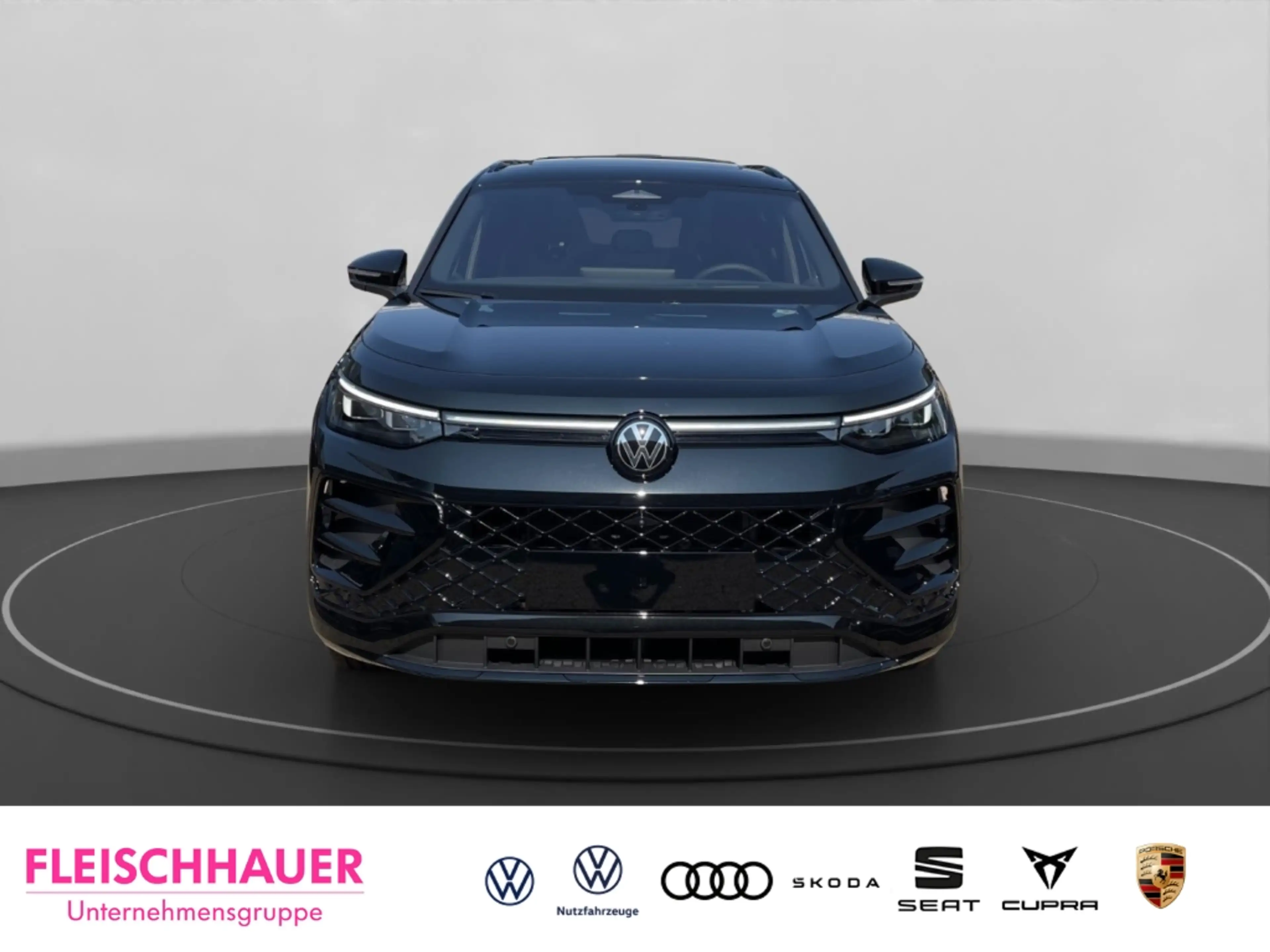 Volkswagen Tayron 1.5 TSI eHybrid 200kW R-Line AHK BLACK HUD PANO — photo 2