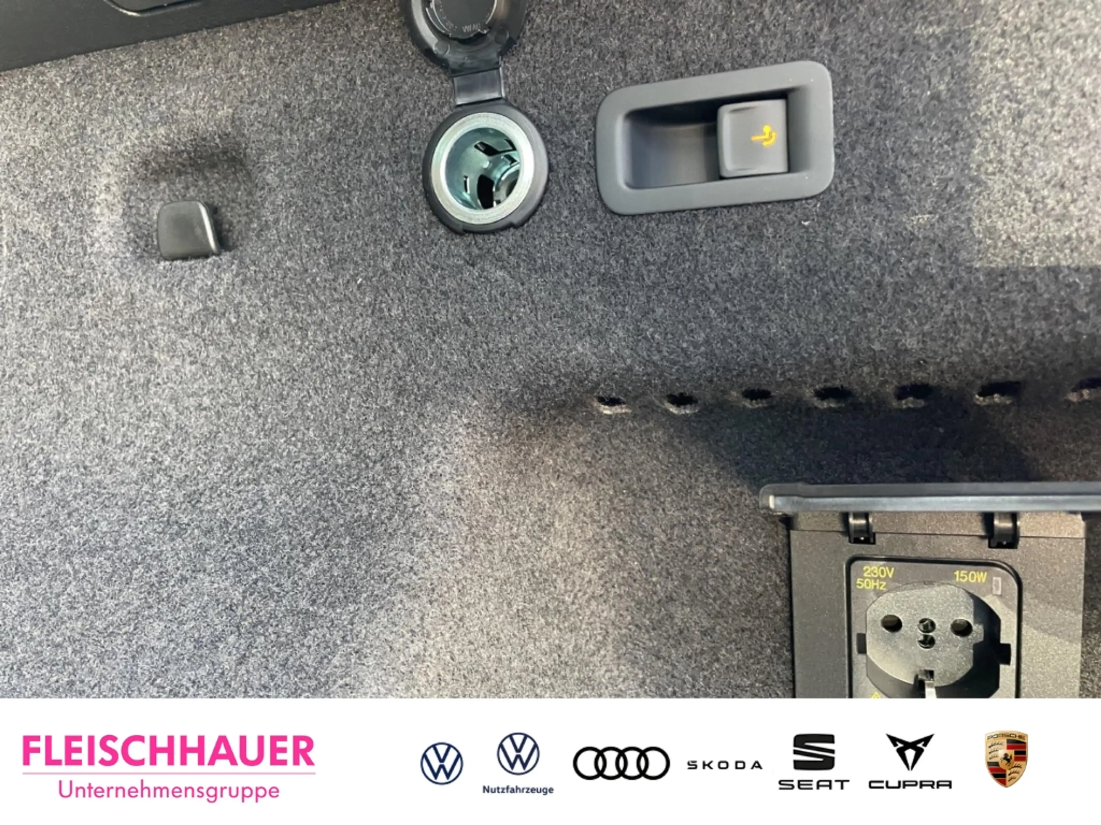 Volkswagen Tayron 1.5 TSI eHybrid 200kW R-Line AHK BLACK HUD PANO — photo 16