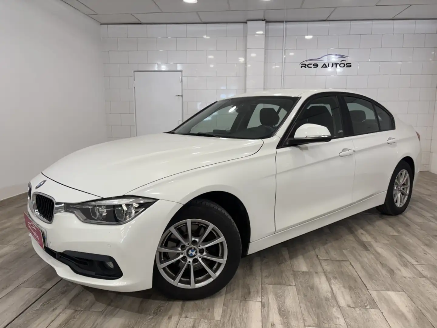BMW 318 318dA Business Weiß - 2