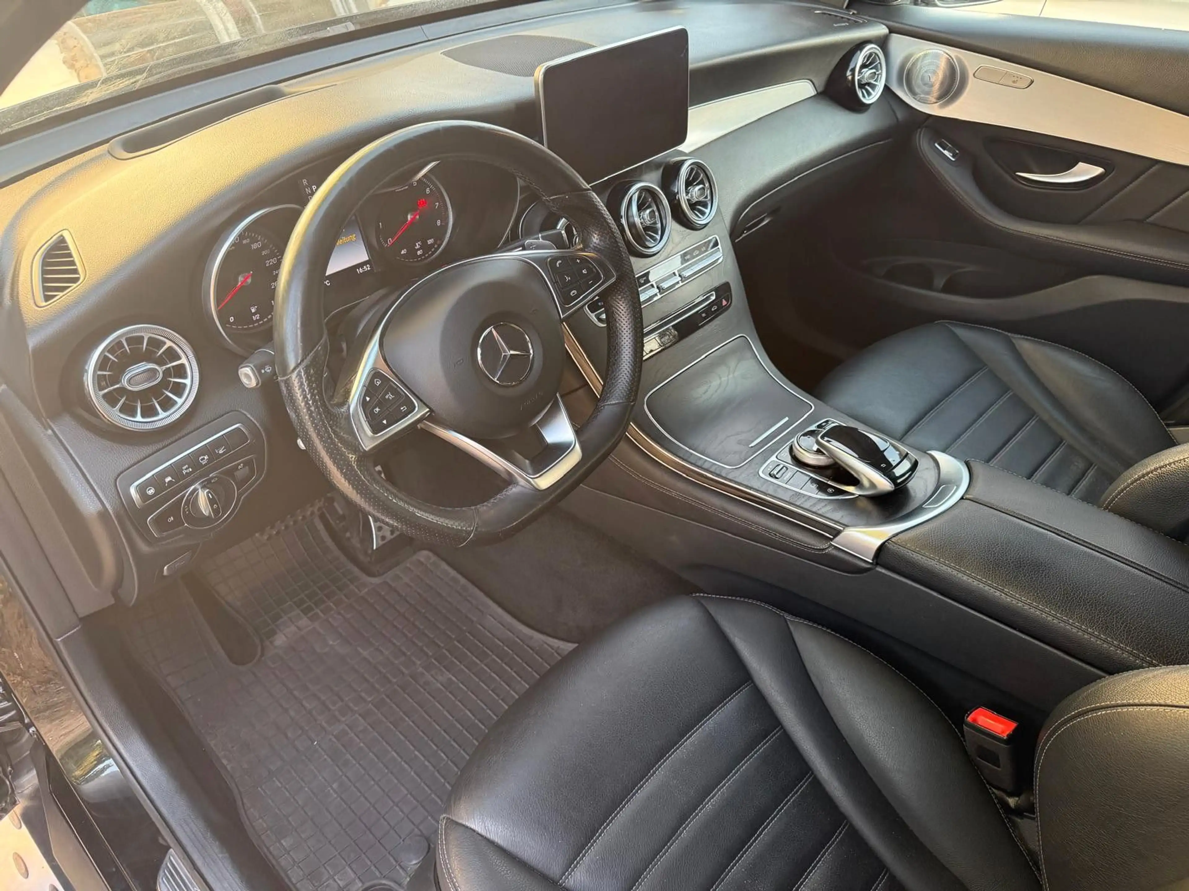 Mercedes-Benz GLC 250 GLC Coupe GLC 250 4Matic Sternenhimmel — photo 9