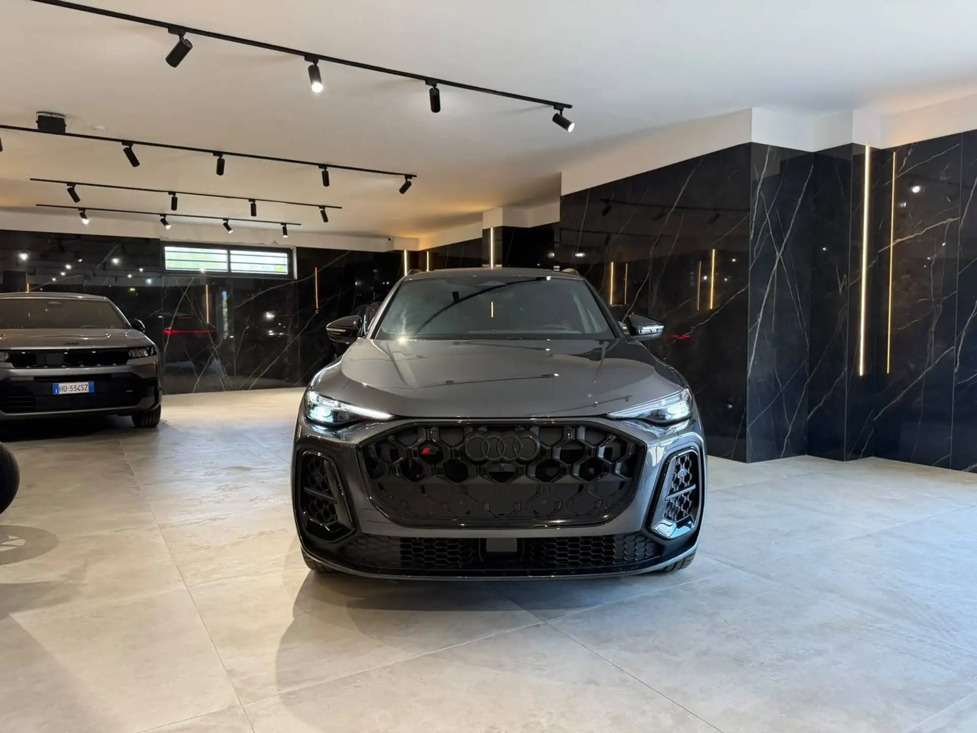 Audi SQ5 2026 블랙 사진 5