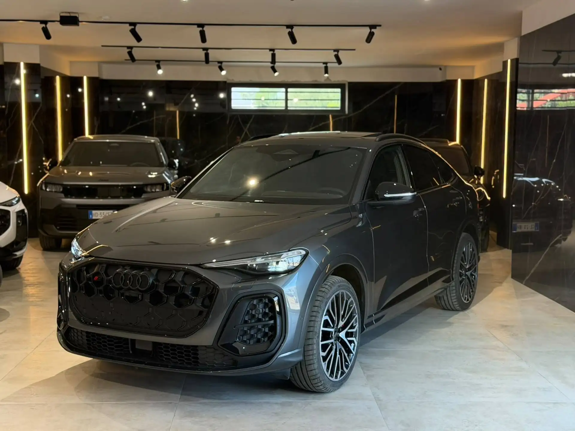 Audi SQ5 2026 블랙 사진 7