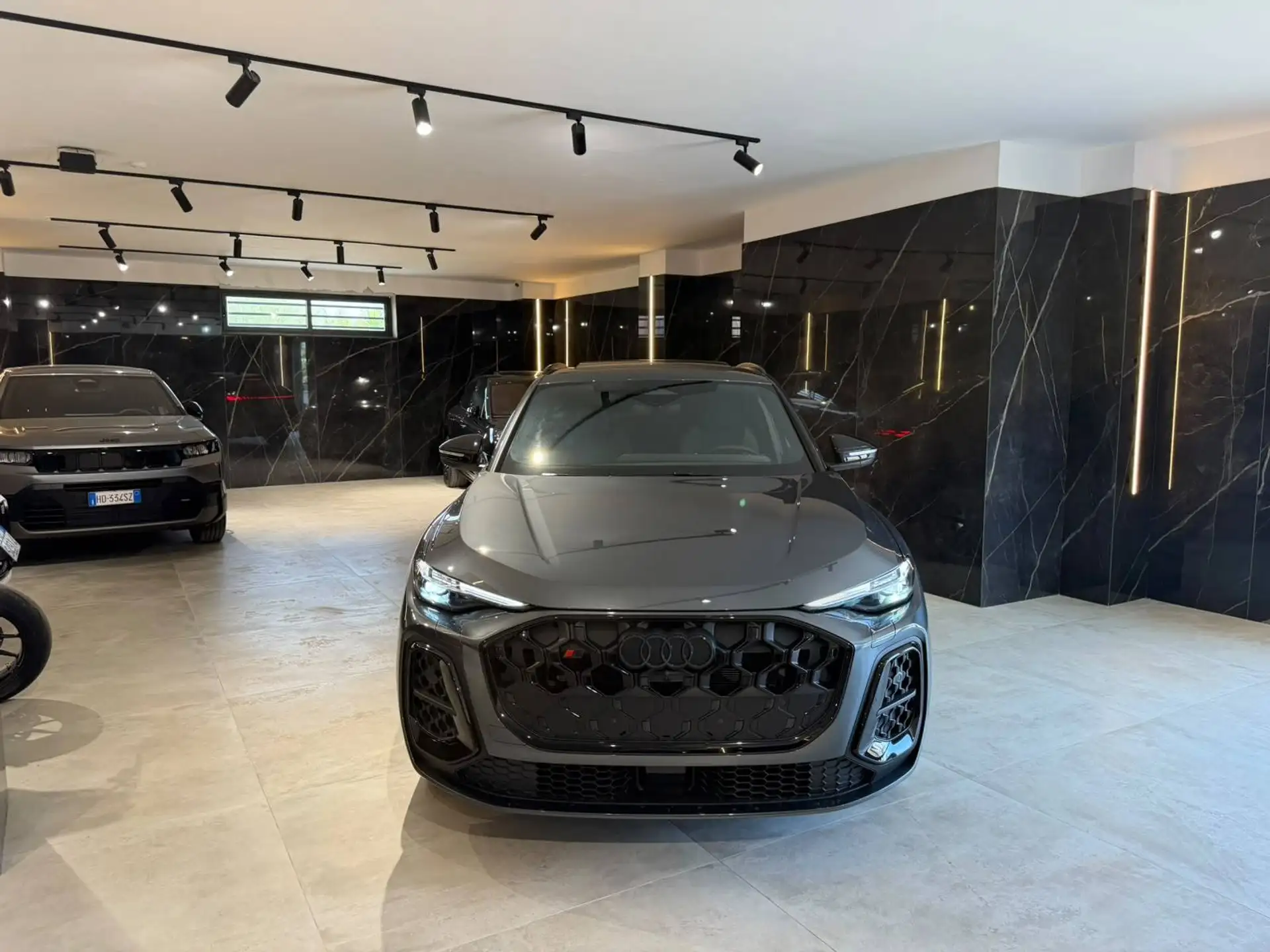 Audi SQ5 2026 블랙 사진 2