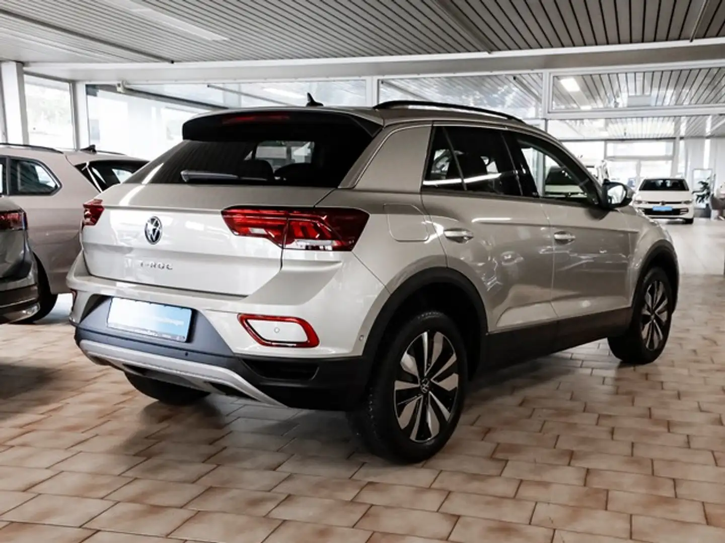 Volkswagen T-Roc 1,0 TSI Move ACC NaviMedia LED Parklenkassist 17" Grau - 2