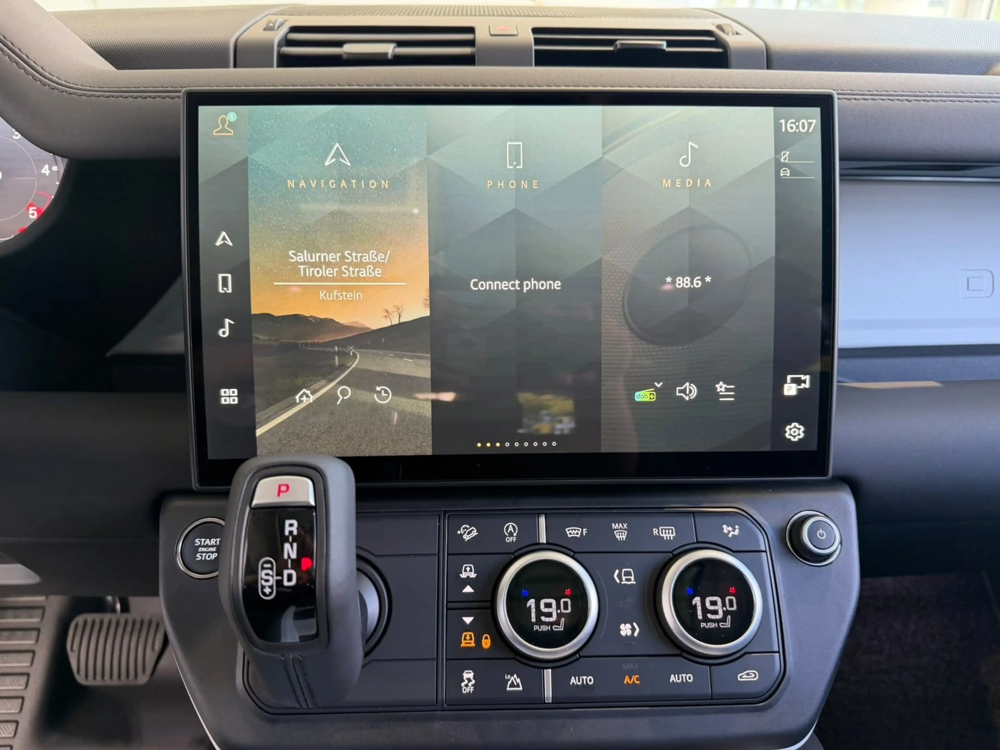 Land Rover Defender 110 S/braun-sw/AHK/Luftfederung/20 — photo 8