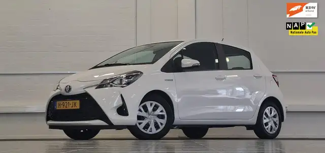 Toyota Yaris 1.5 Hybrid Active Navigatie Allseason Cruise Clima