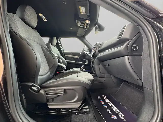 Mini Countryman view 29