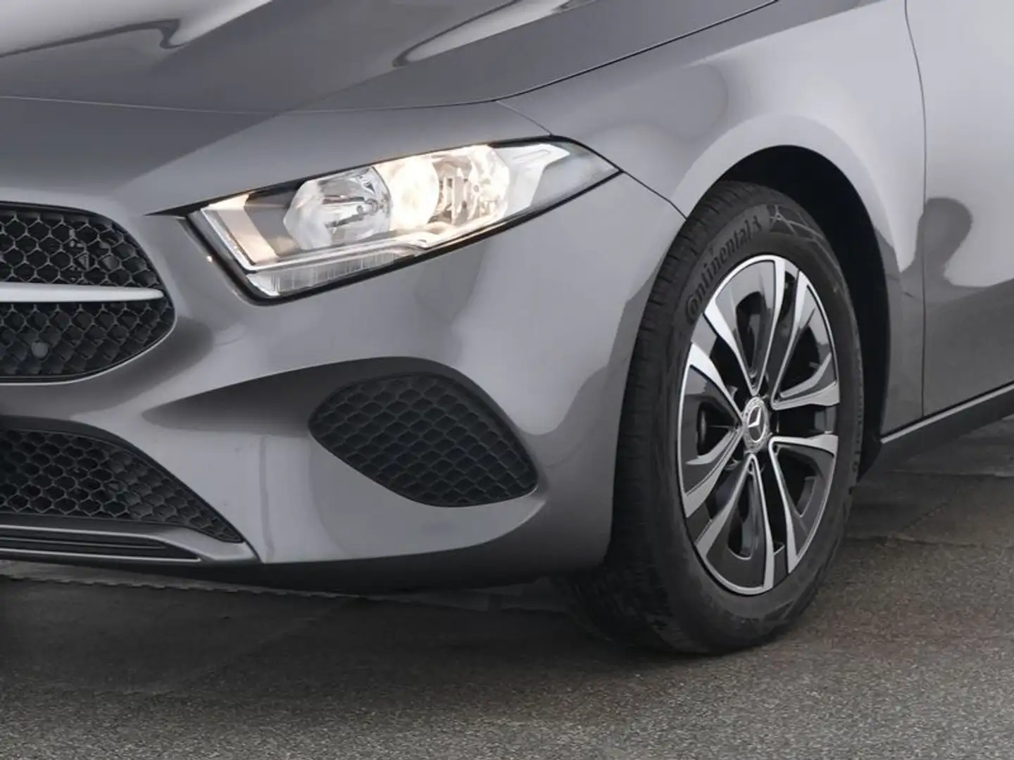 Mercedes-Benz A 250 e MBUX/LichtSicht+WinterPaket/Vor.Distr. Grau - 2