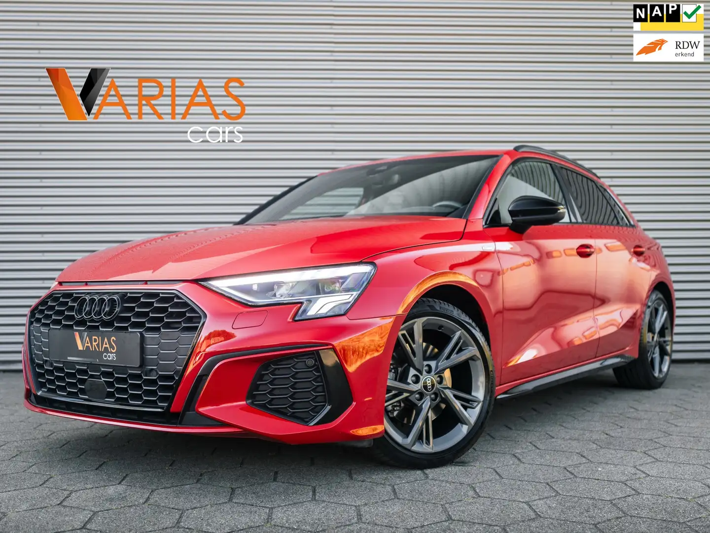Audi A3 Sportback 35 TFSI edition one 150pk 2x S-line Navi Rood - 1