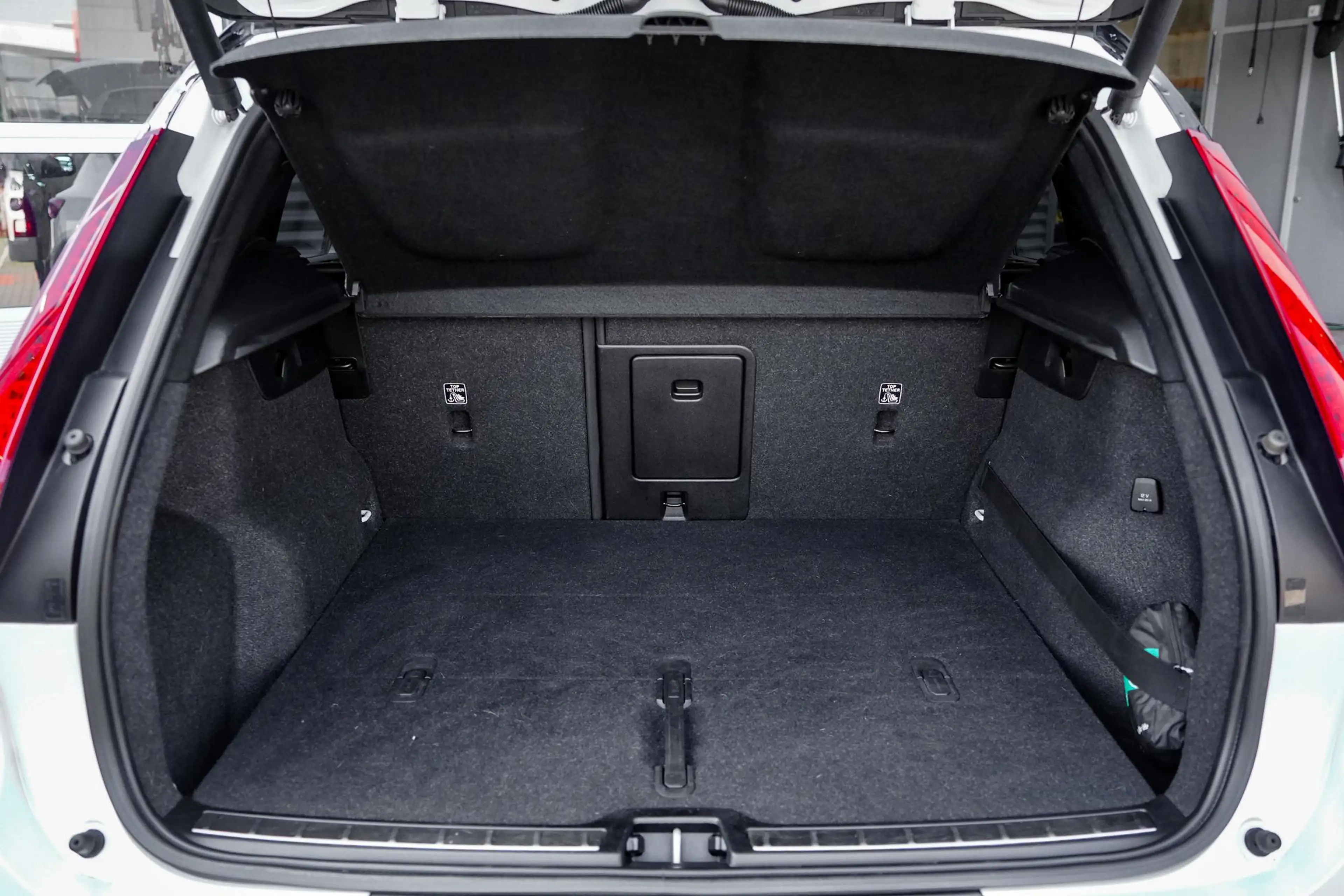 Volvo XC40 2.0 T4 R-Design | Parkeercamera | Adaptive Cruise — photo 10