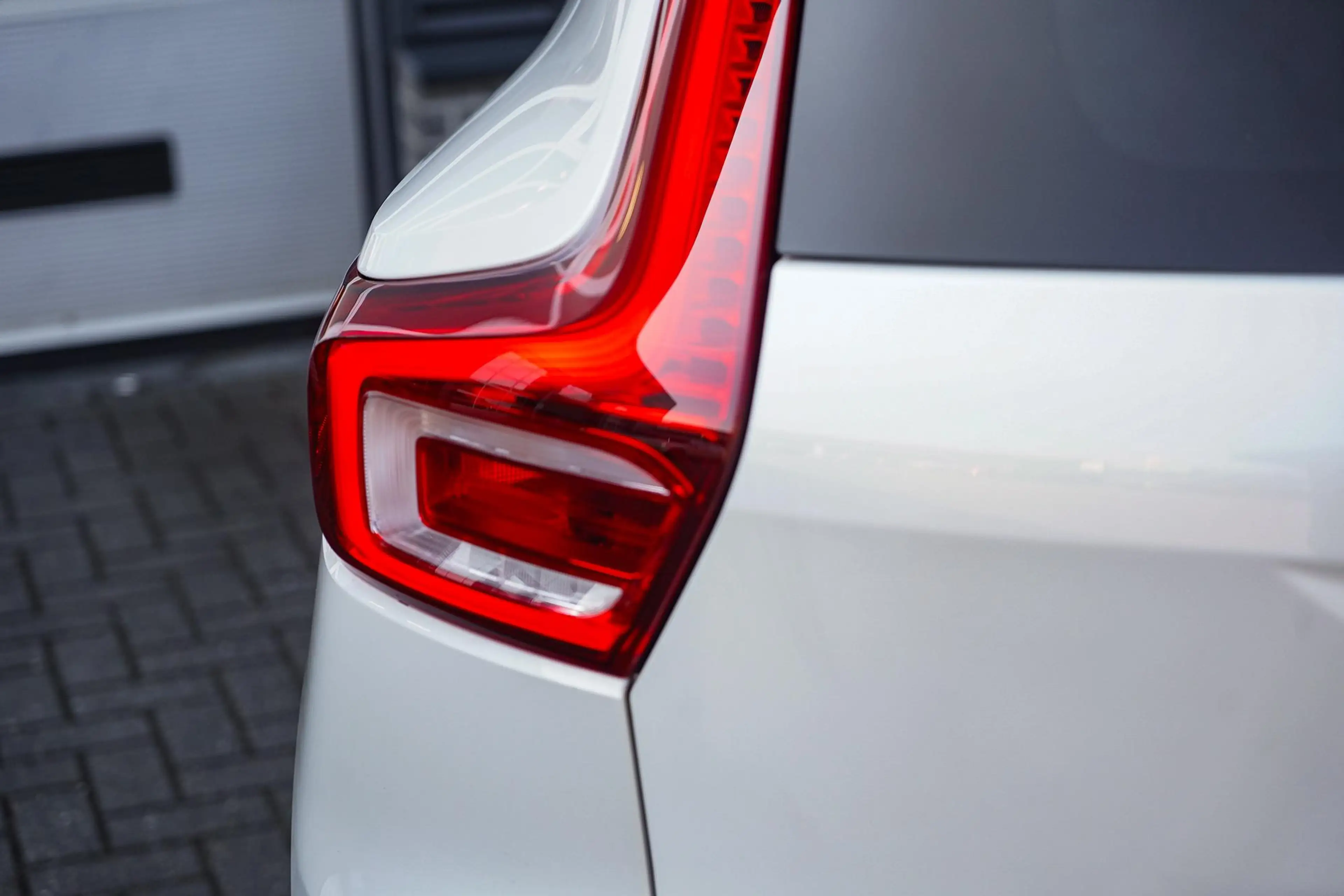 Volvo XC40 2.0 T4 R-Design | Parkeercamera | Adaptive Cruise — photo 8