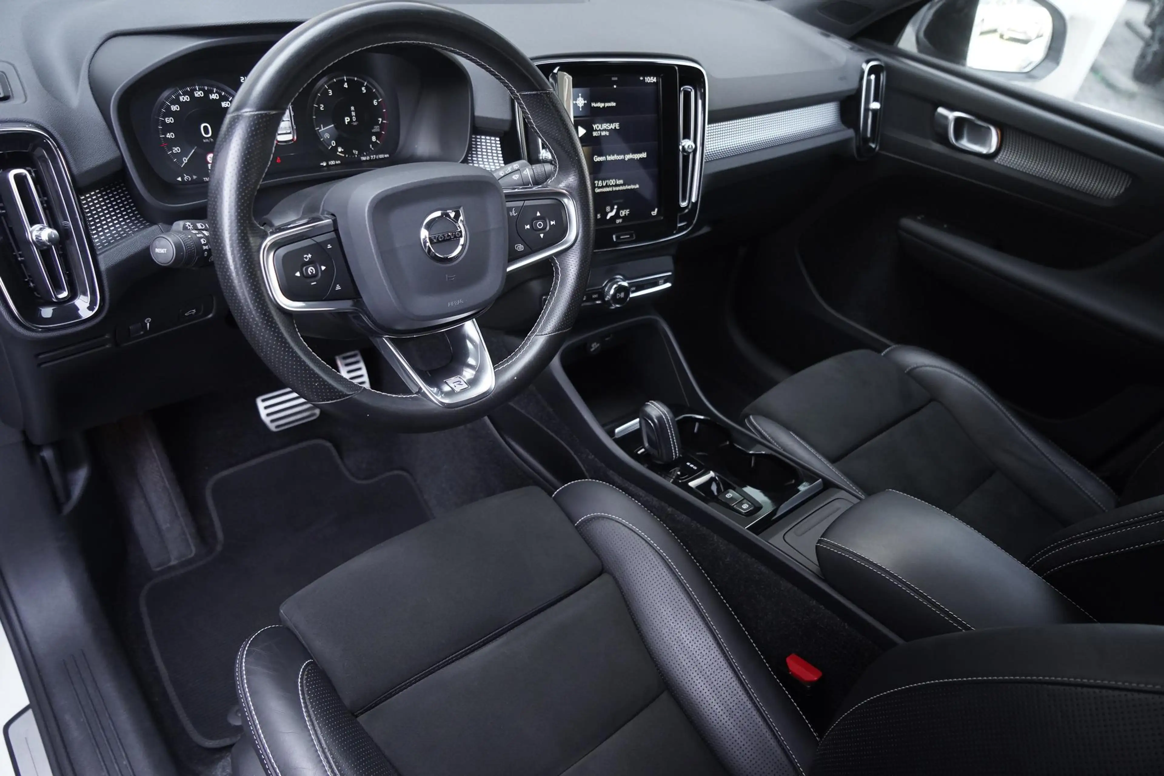 Volvo XC40 2.0 T4 R-Design | Parkeercamera | Adaptive Cruise — photo 12