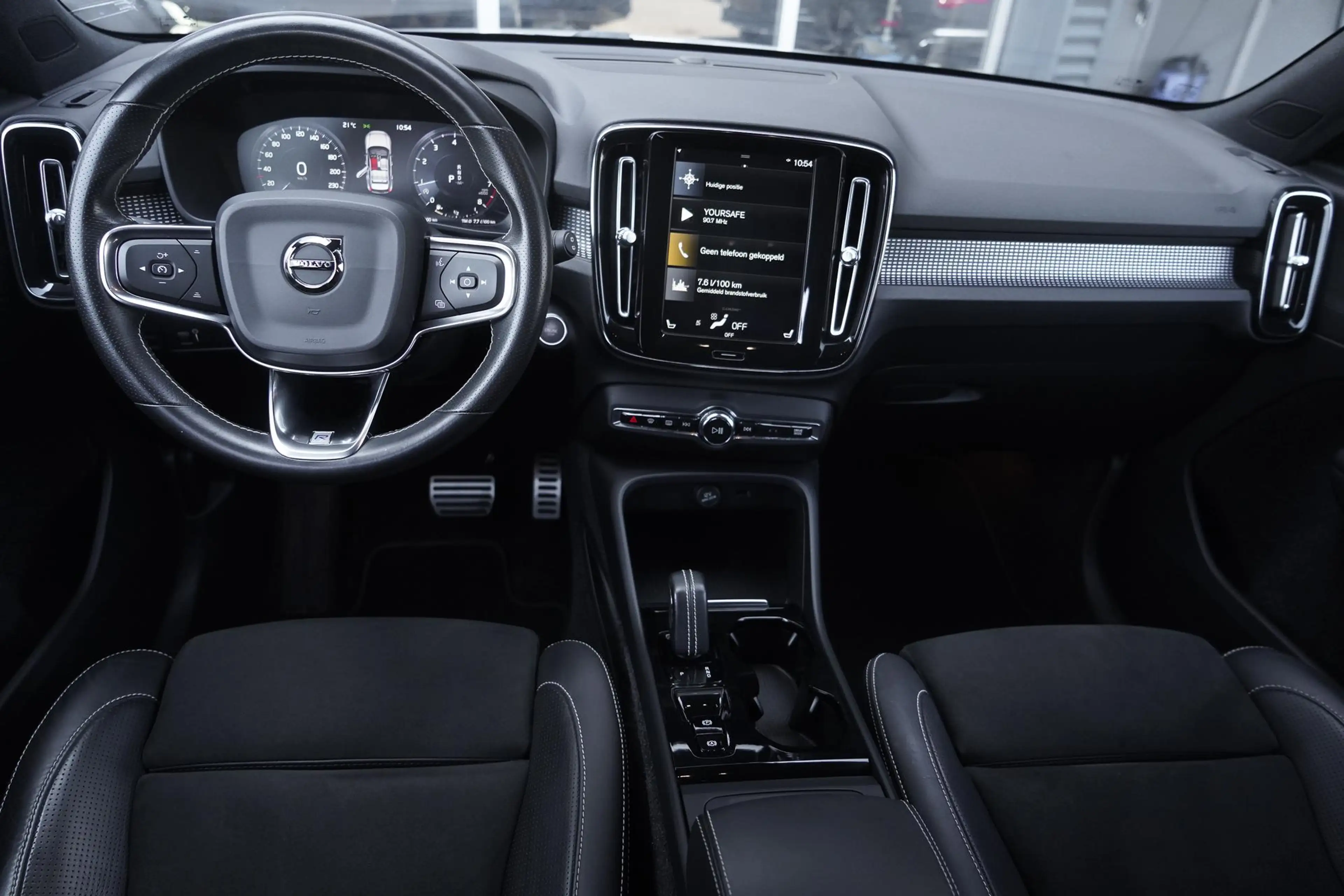 Volvo XC40 2.0 T4 R-Design | Parkeercamera | Adaptive Cruise — photo 13