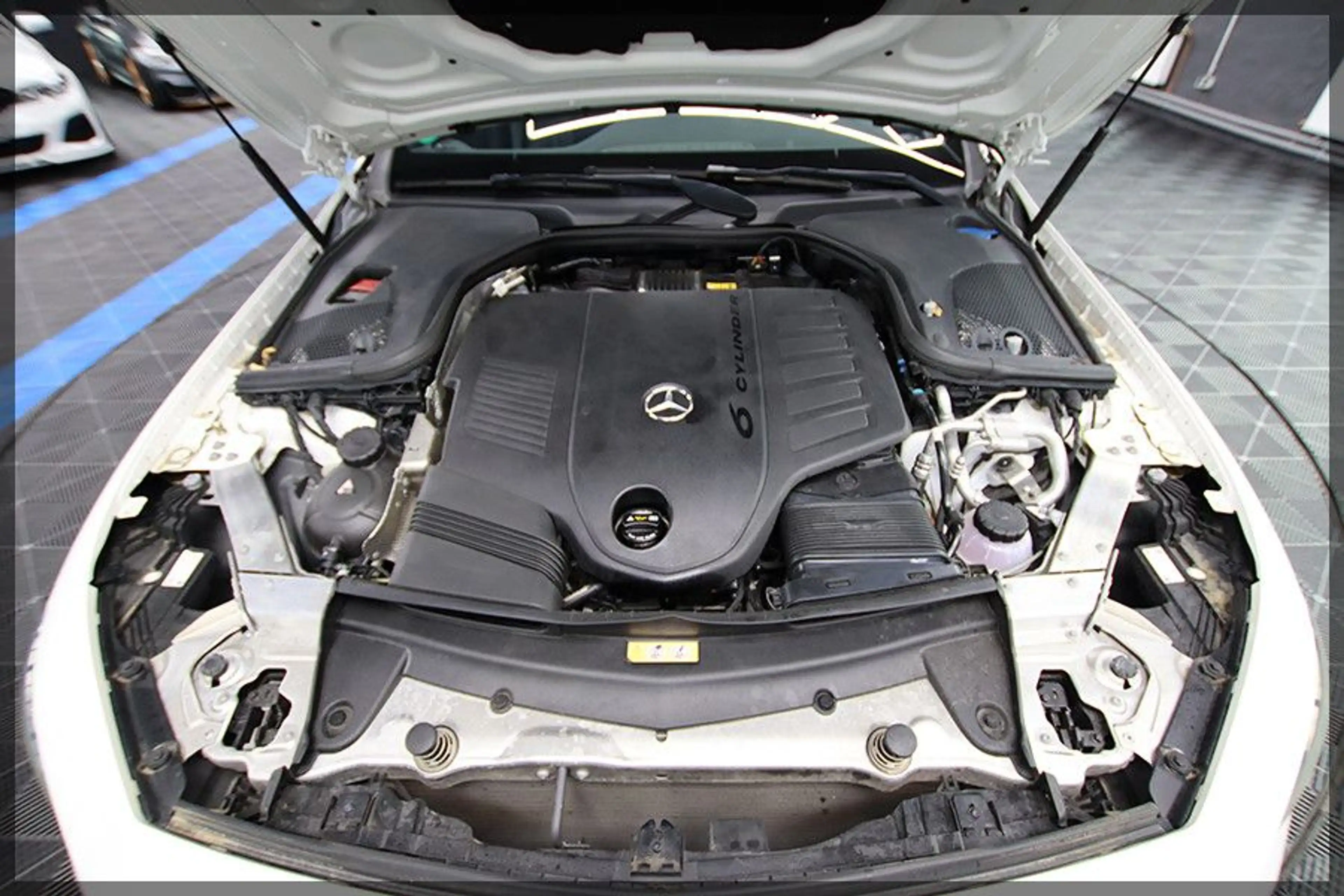 Mercedes-Benz CLS 450 4Matic AMG PANO / JUNGE STERNE / CAM — photo 11