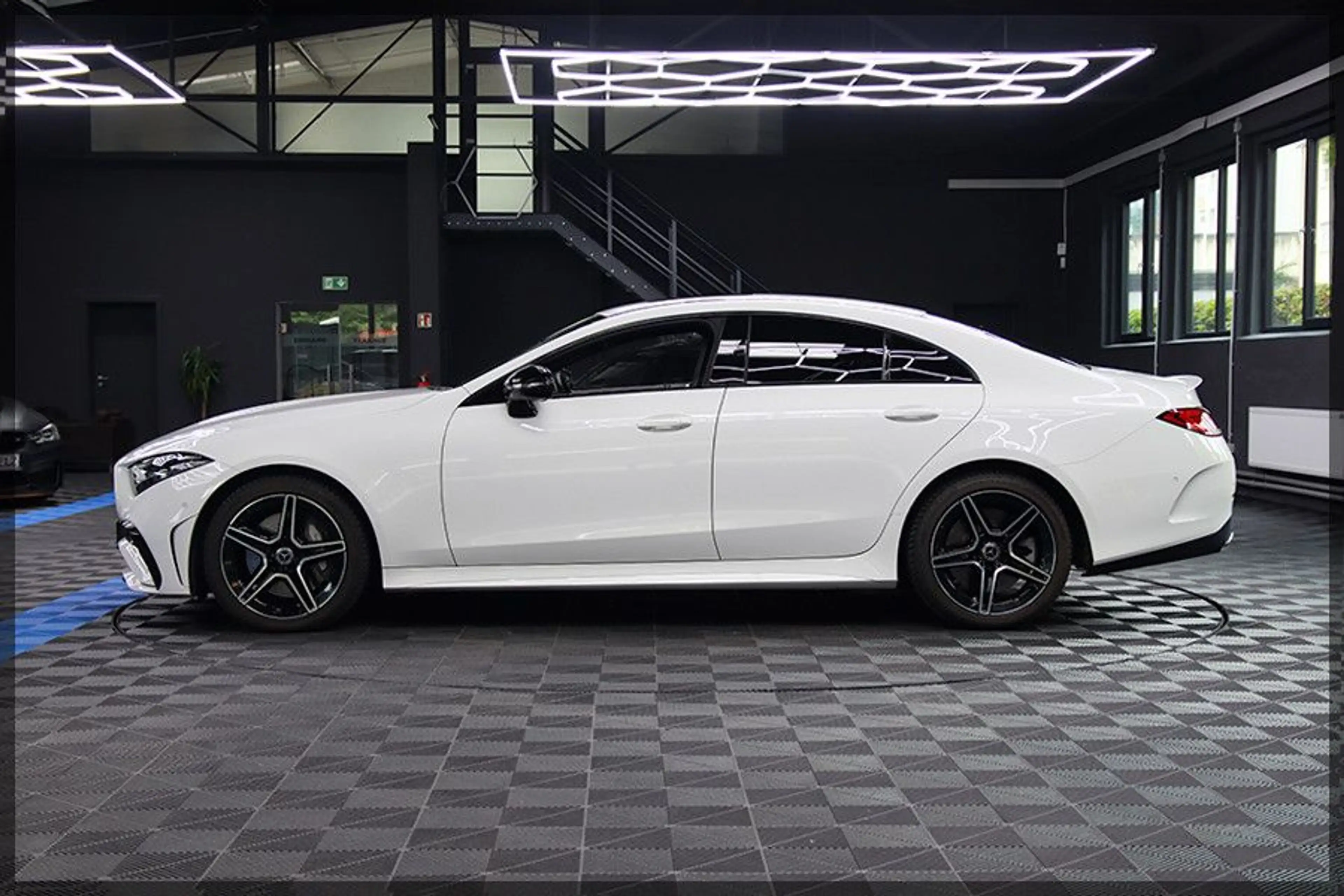 Mercedes-Benz CLS 450 4Matic AMG PANO / JUNGE STERNE / CAM — photo 8
