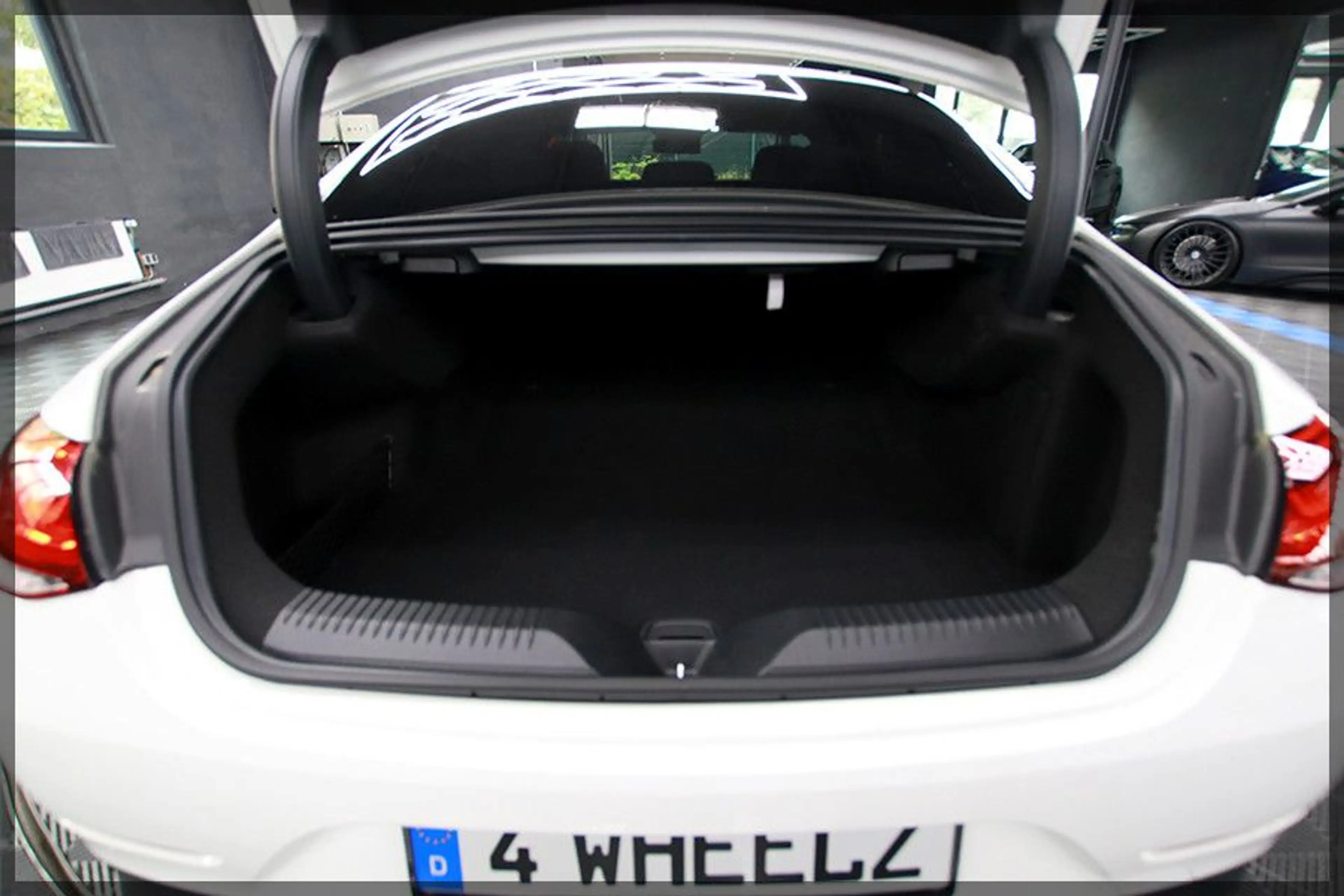 Mercedes-Benz CLS 450 4Matic AMG PANO / JUNGE STERNE / CAM — photo 12