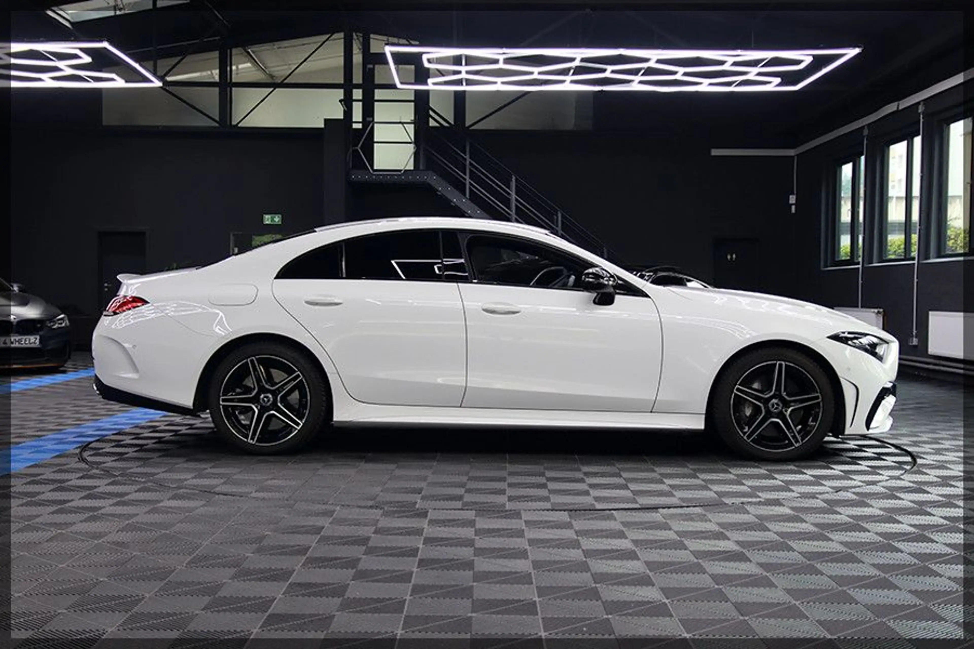 Mercedes-Benz CLS 450 4Matic AMG PANO / JUNGE STERNE / CAM — photo 7