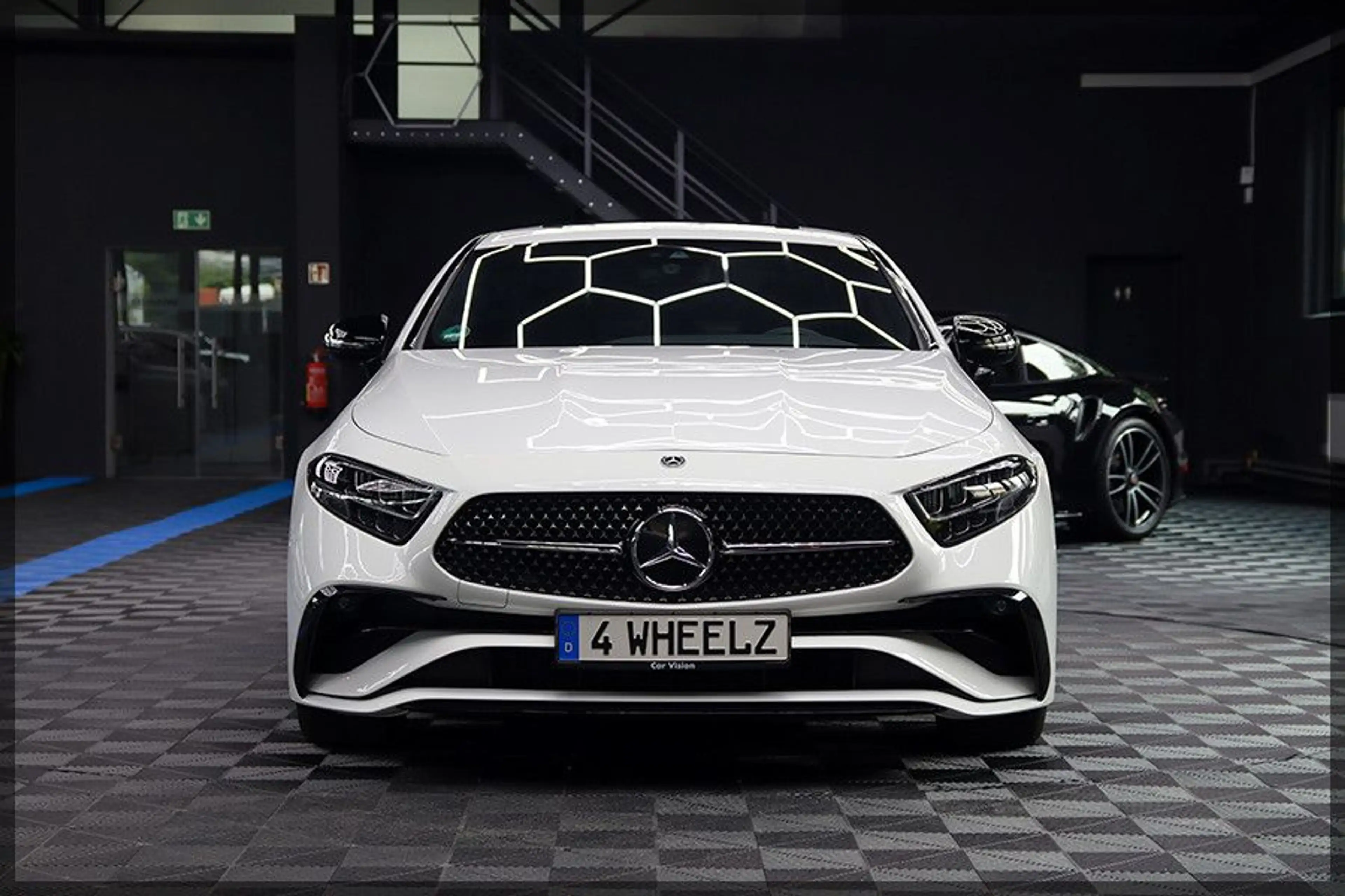 Mercedes-Benz CLS 450 4Matic AMG PANO / JUNGE STERNE / CAM — photo 3