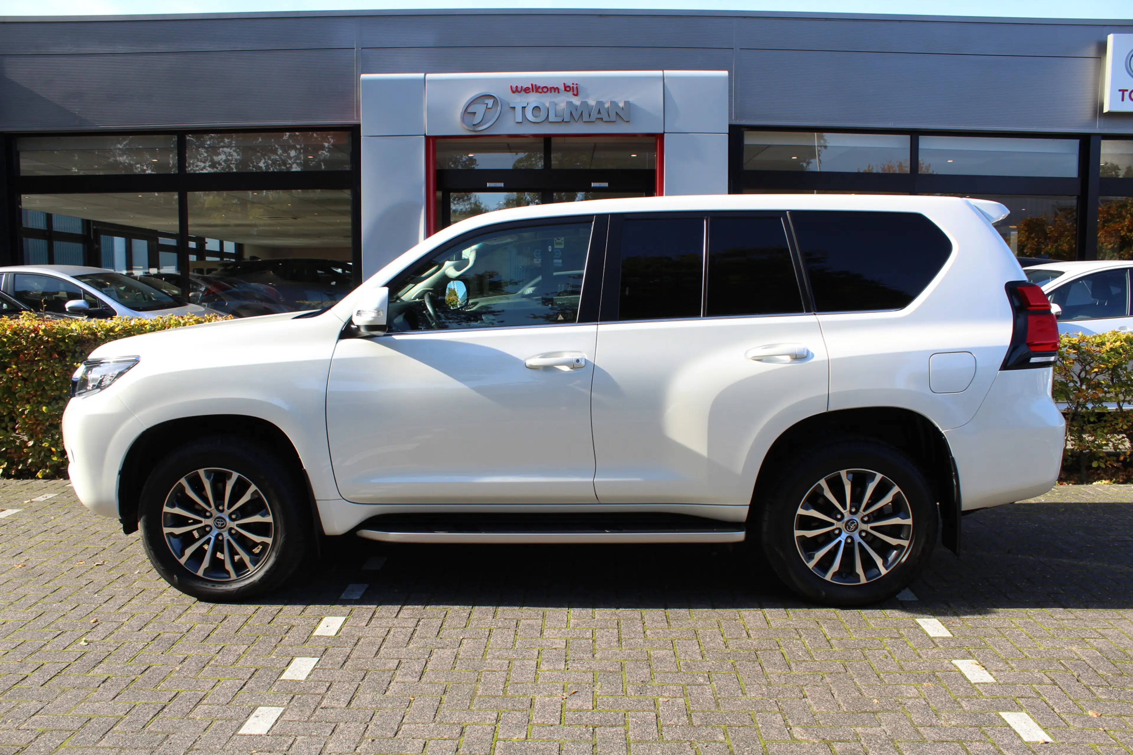 Toyota Land Cruiser 2.8 D-4D-F Executive Window Van | Rijklaar | Trekh — photo 2